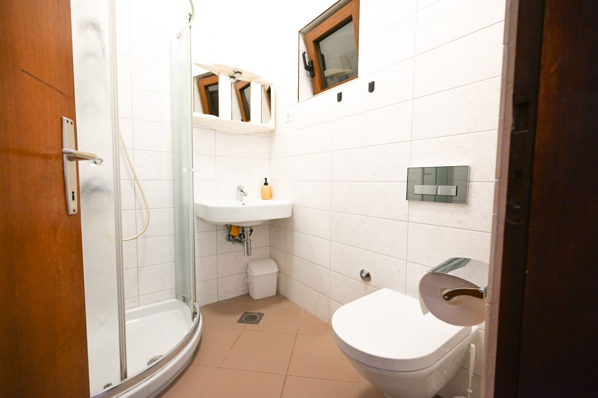 Green and Lush Apartments with Terrace - Classic Two Bedroom Apartment with Terrace (owner Apartment 1)-Bathroom