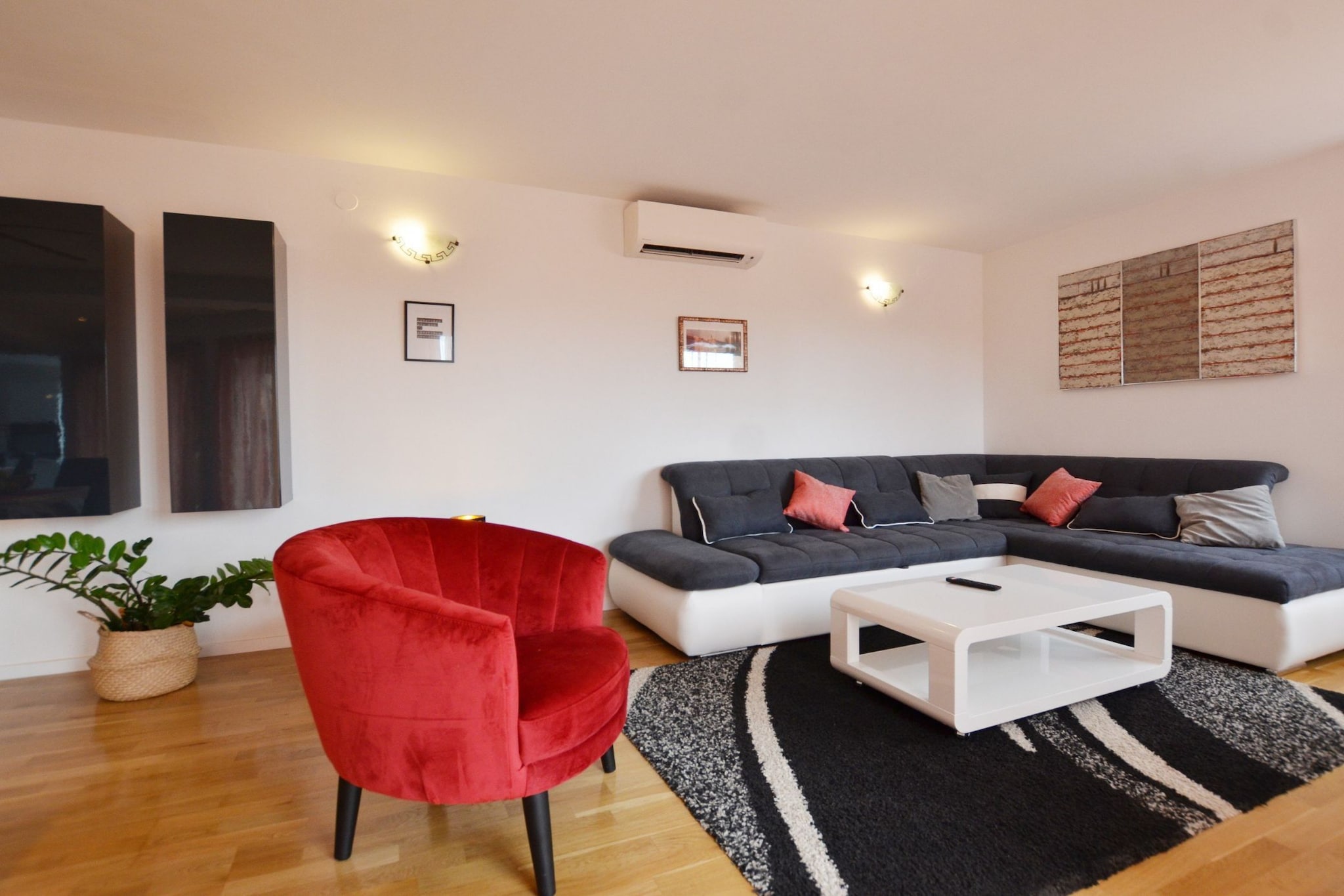 Calm Countryside Rovinj Manor with Pool - Villa with Pool-Woonkamer