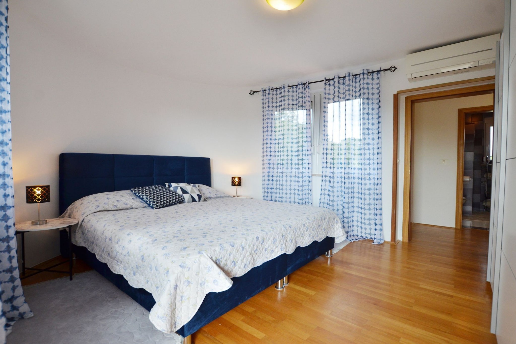 Calm Countryside Rovinj Manor with Pool - Villa with Pool-Slaapkamer