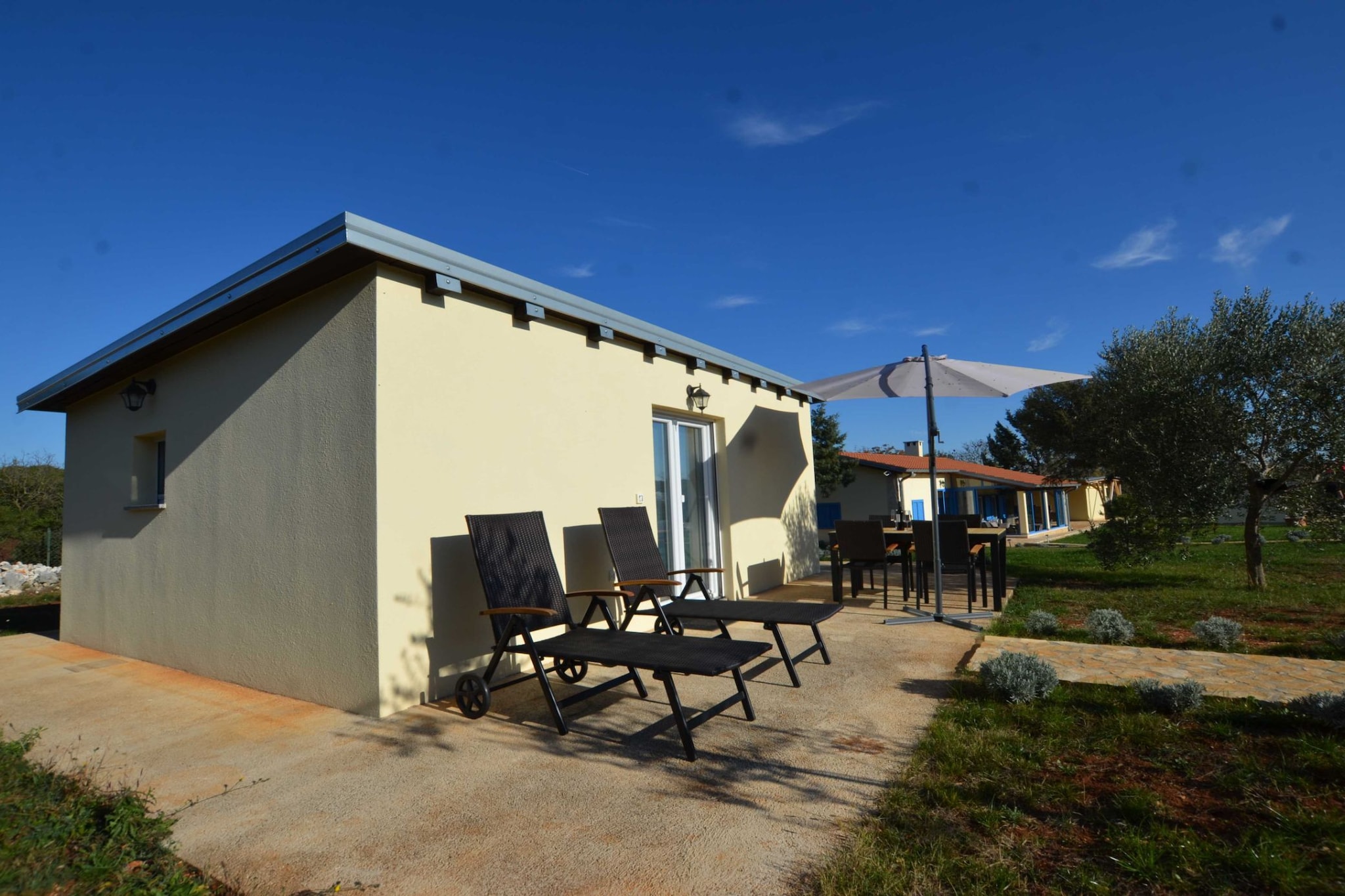Golden and Green Acres Holiday Home with Pool and Sauna - Three Bedroom Holiday Home with Pool-Outdoor