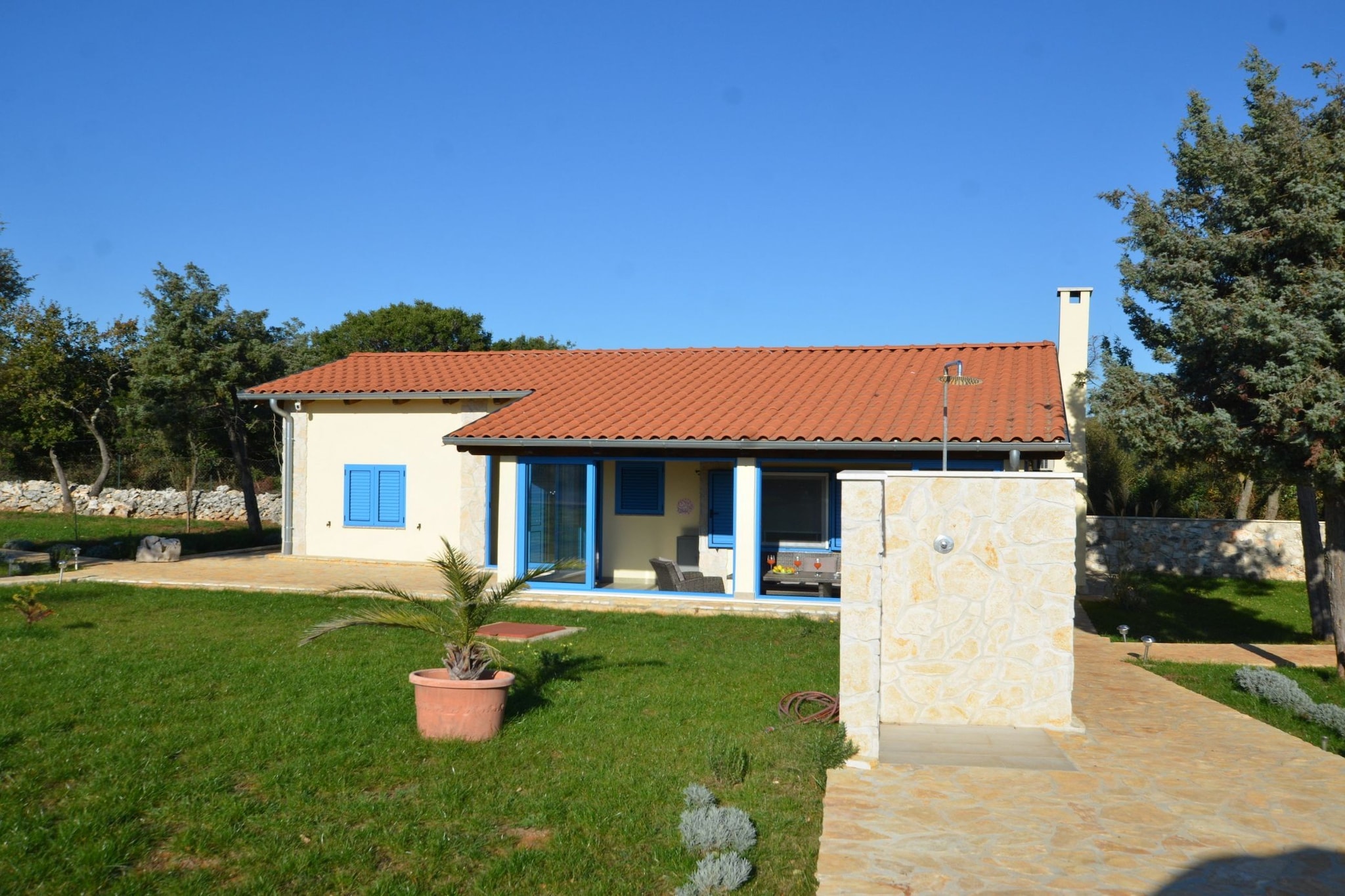Golden and Green Acres Holiday Home with Pool and Sauna - Three Bedroom Holiday Home with Pool-Outdoor