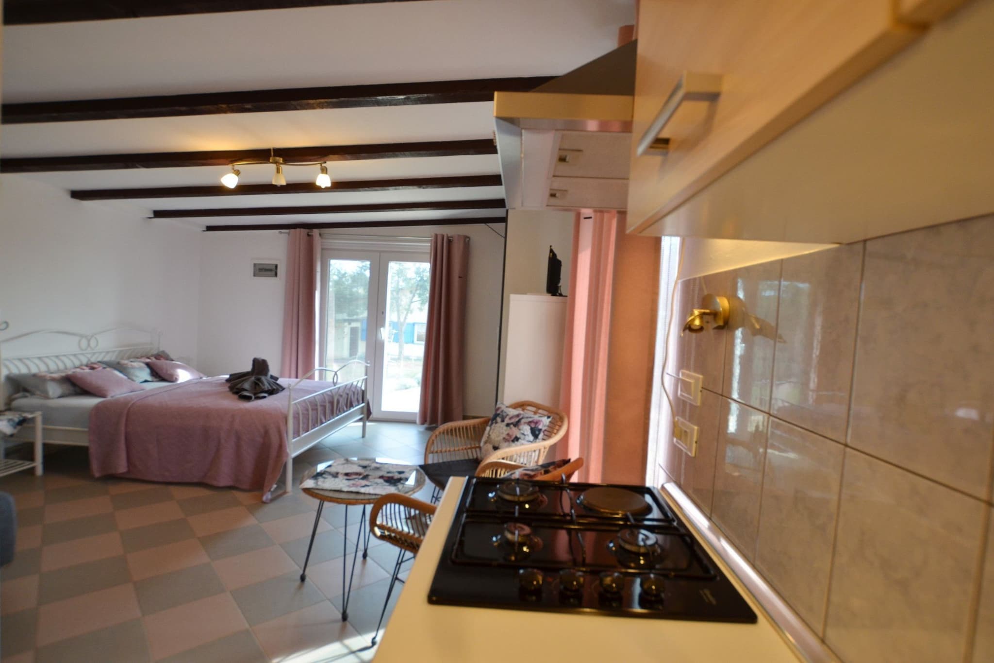 Golden and Green Acres Holiday Home with Pool and Sauna - Three Bedroom Holiday Home with Pool-Bedroom