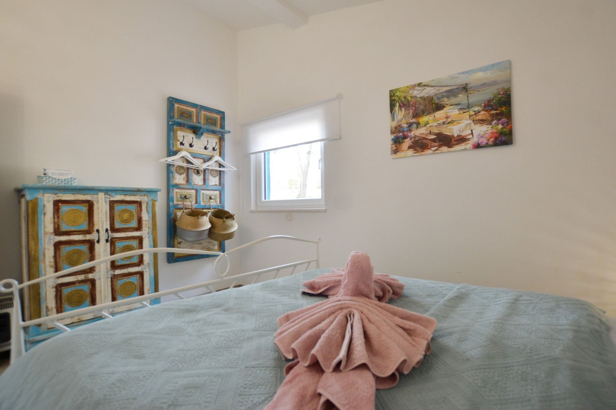 Golden and Green Acres Holiday Home with Pool and Sauna - Three Bedroom Holiday Home with Pool-Bedroom