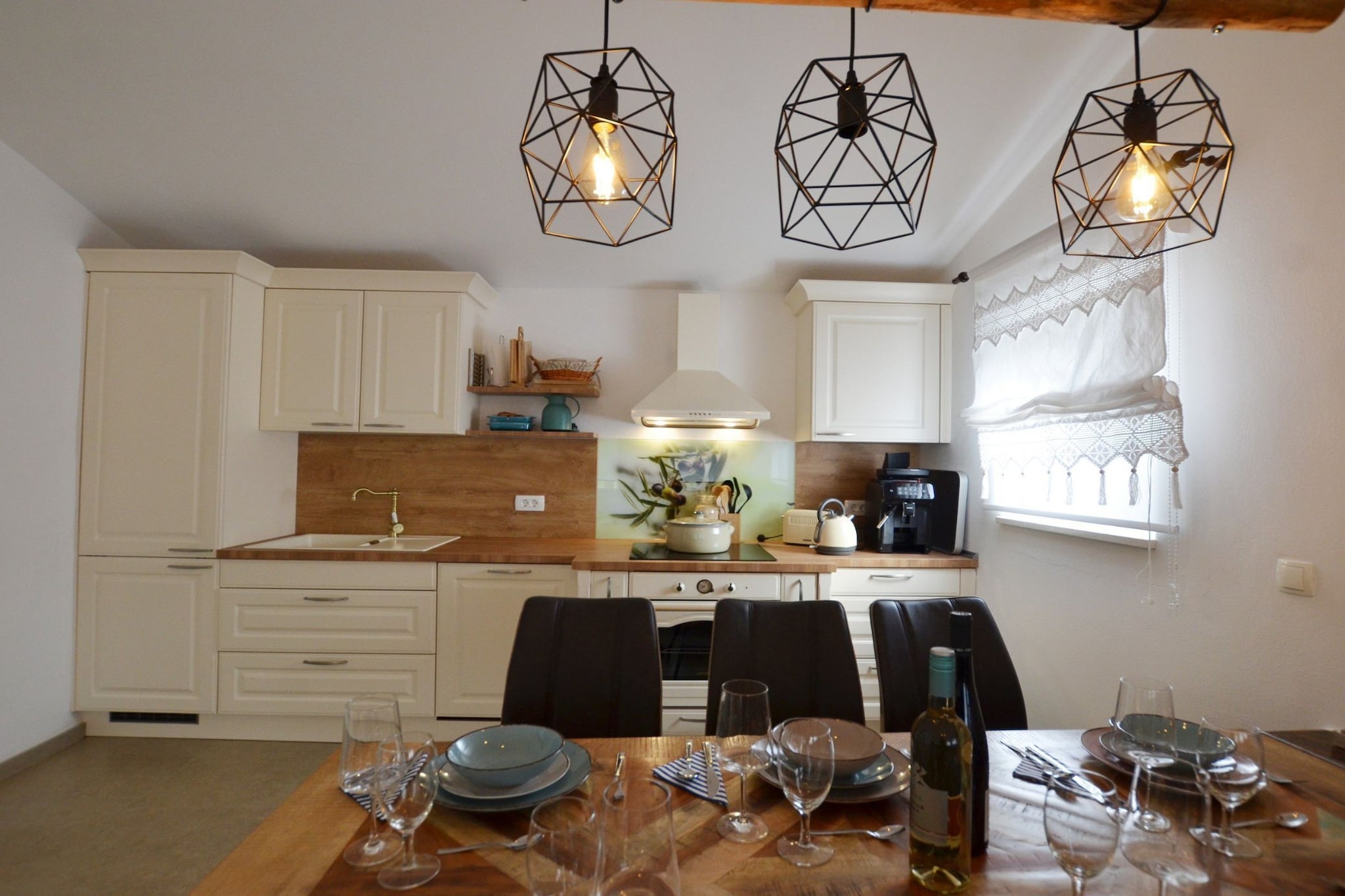 Golden and Green Acres Holiday Home with Pool and Sauna - Three Bedroom Holiday Home with Pool-Kitchen