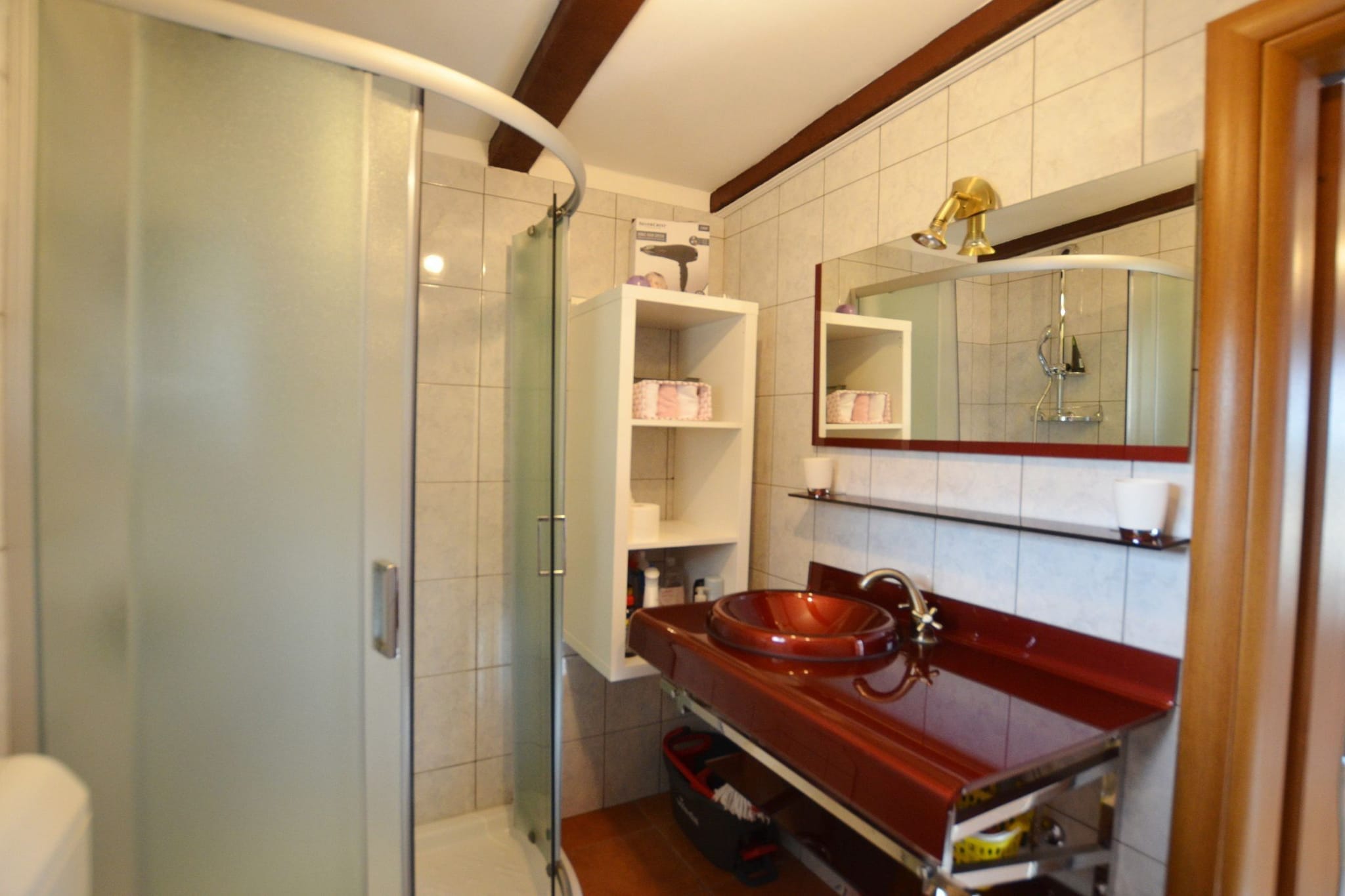 Golden and Green Acres Holiday Home with Pool and Sauna - Three Bedroom Holiday Home with Pool-Bathroom