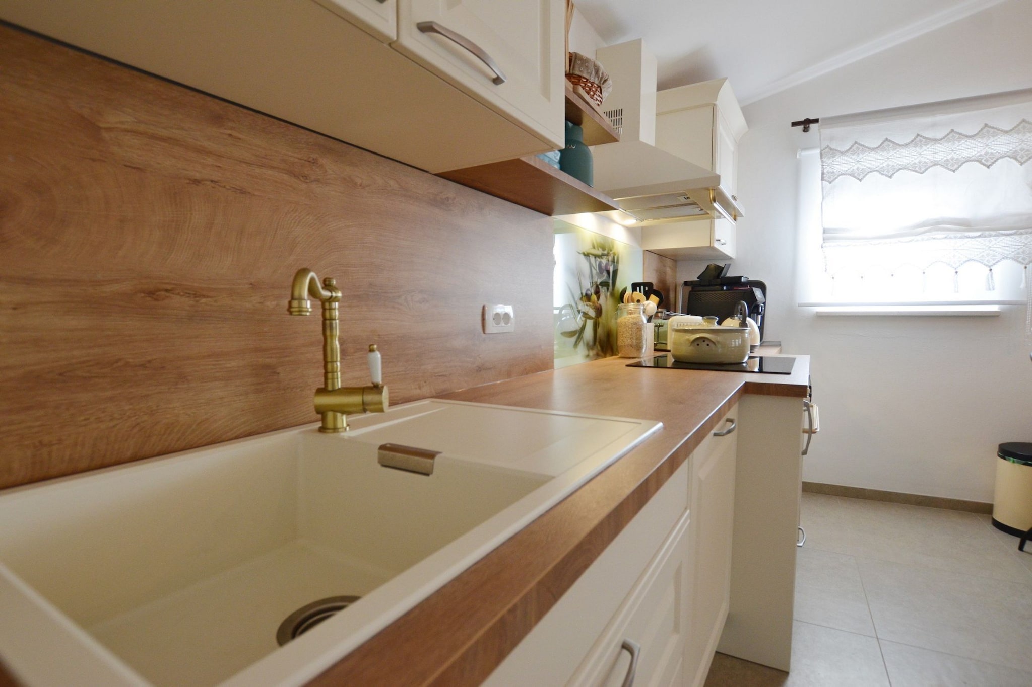 Golden and Green Acres Holiday Home with Pool and Sauna - Three Bedroom Holiday Home with Pool-Bathroom