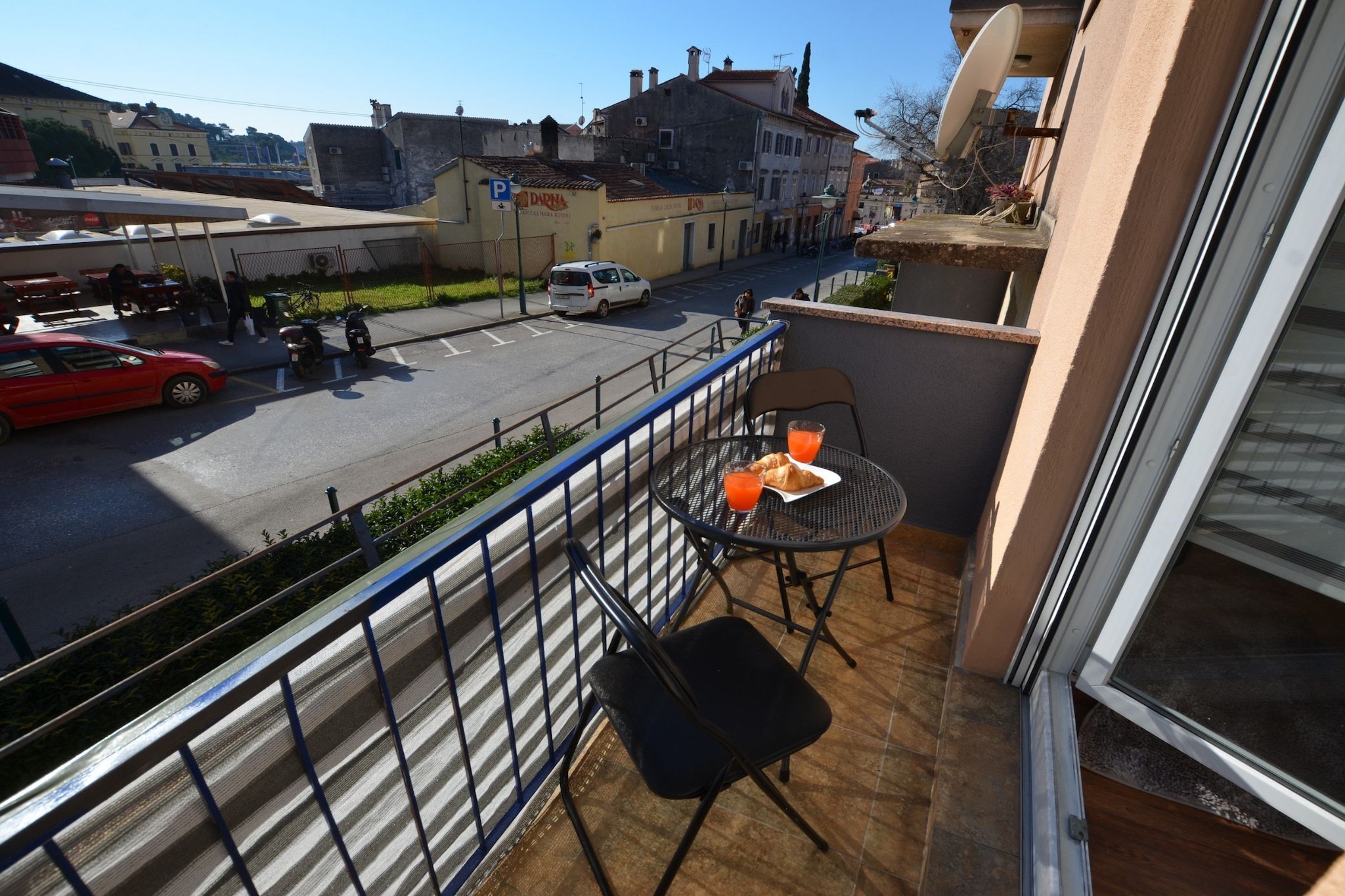 Warm and Welcoming Apartment with Balcony - Two Bedroom Apartment with Balcony