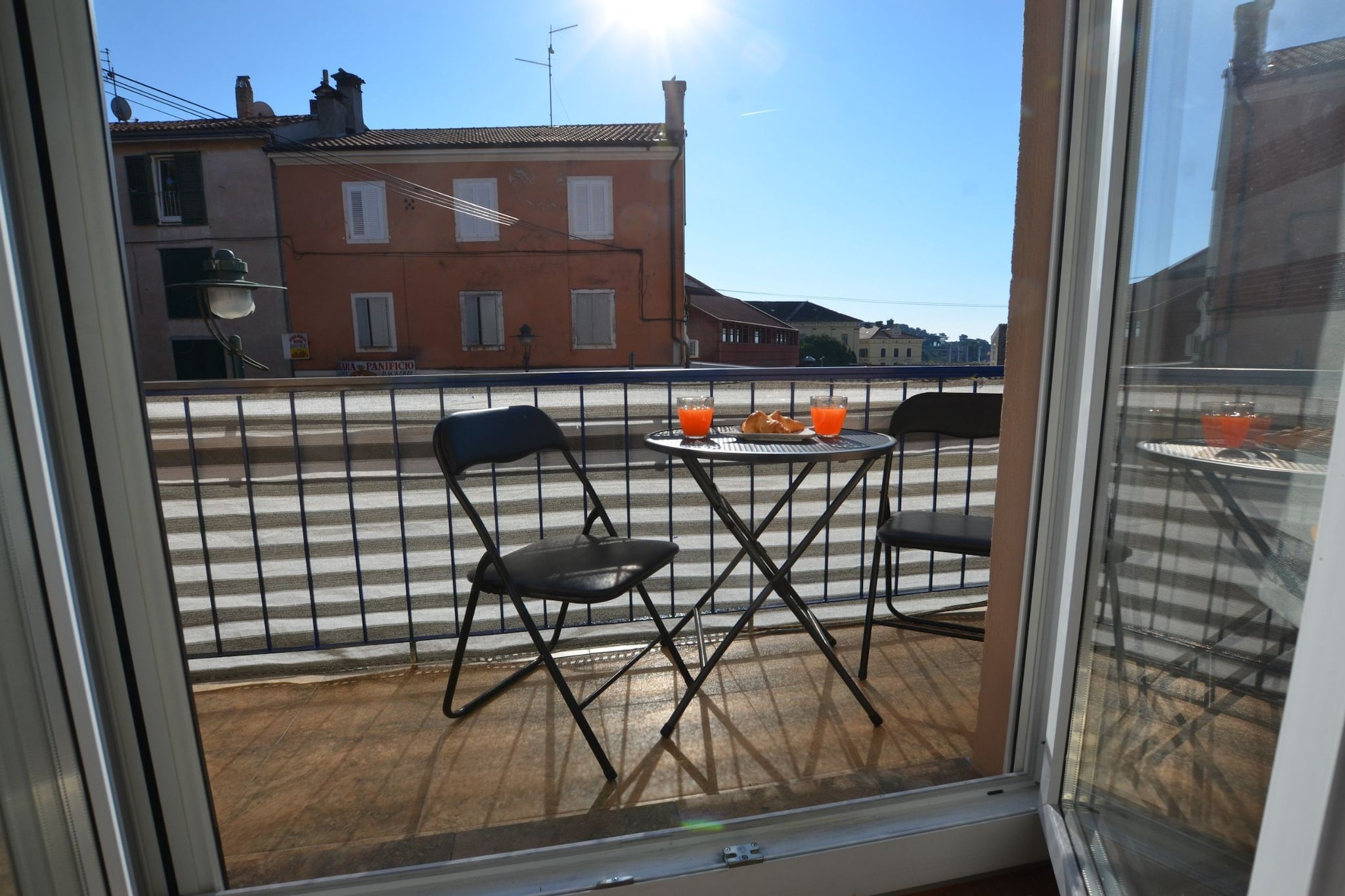 Warm and Welcoming Apartment with Balcony - Two Bedroom Apartment with Balcony