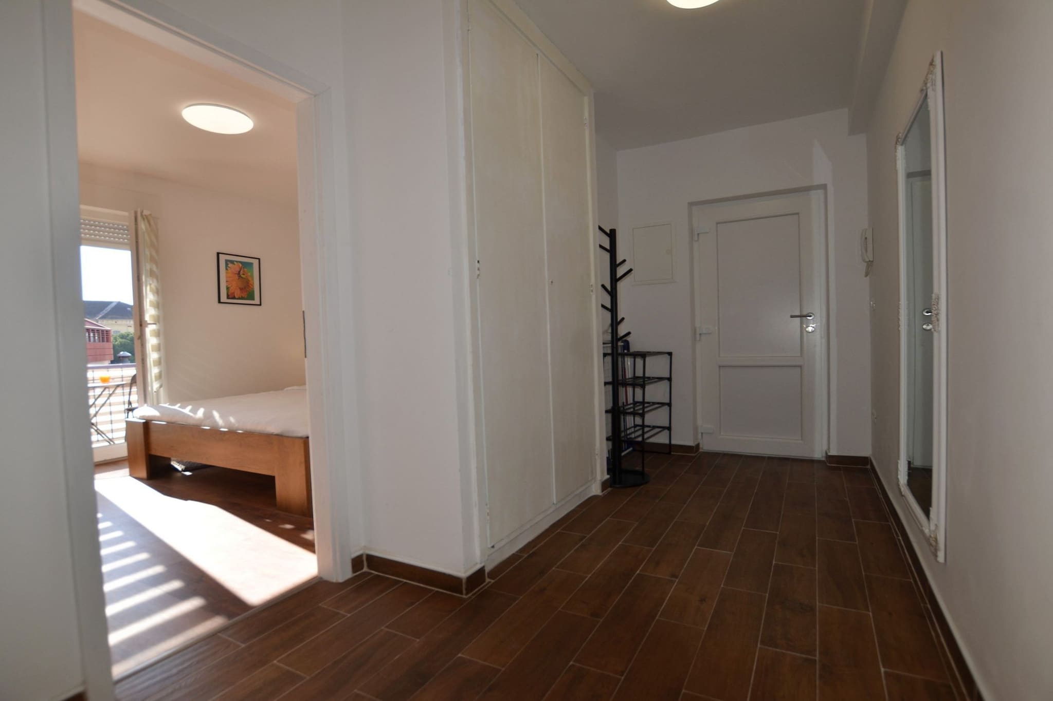 Warm and Welcoming Apartment with Balcony - Two Bedroom Apartment with Balcony-Indoor