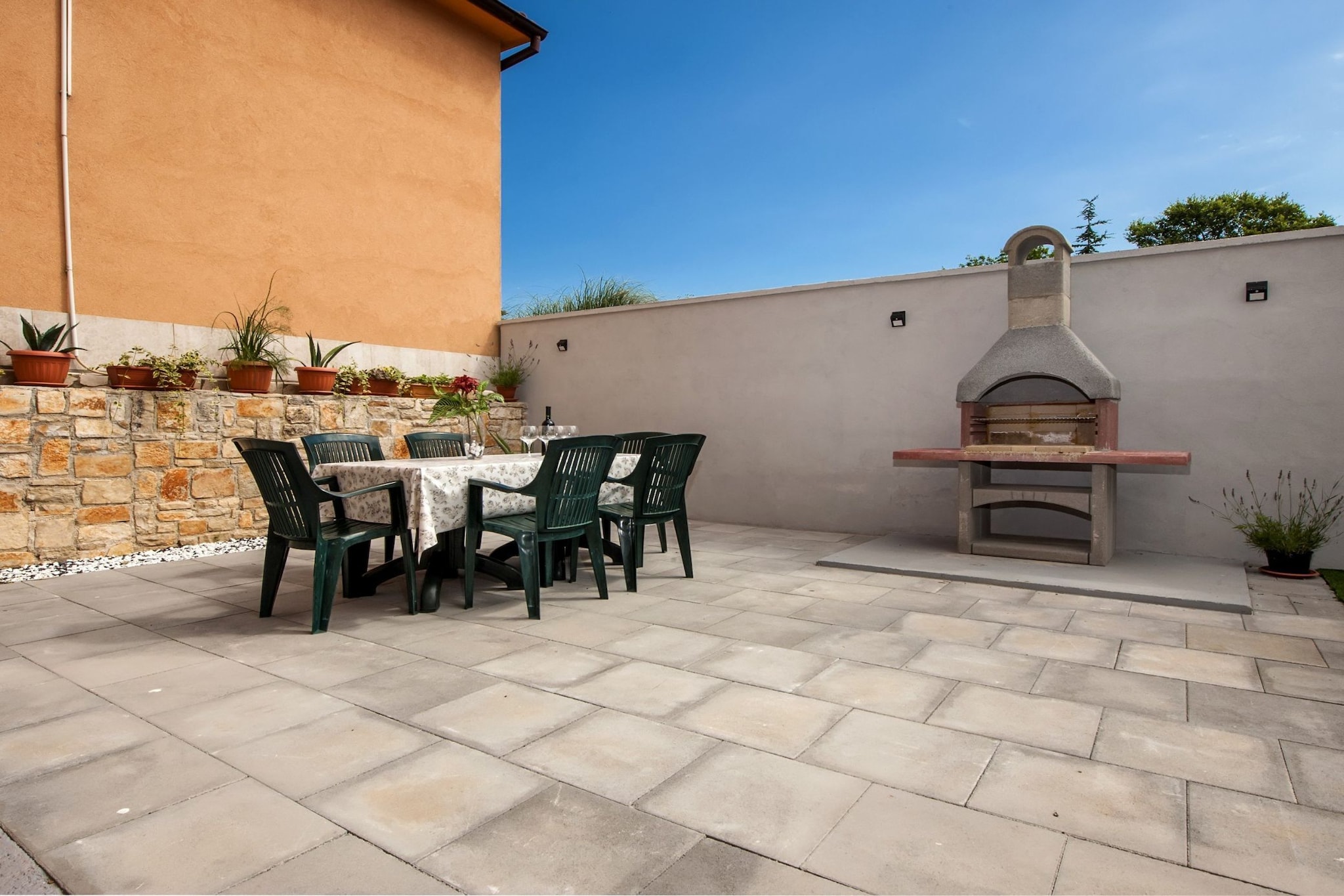 Idyllic Getaway Holiday Home with Pool - Three Bedroom Holiday Home with Pool-Außenbereich