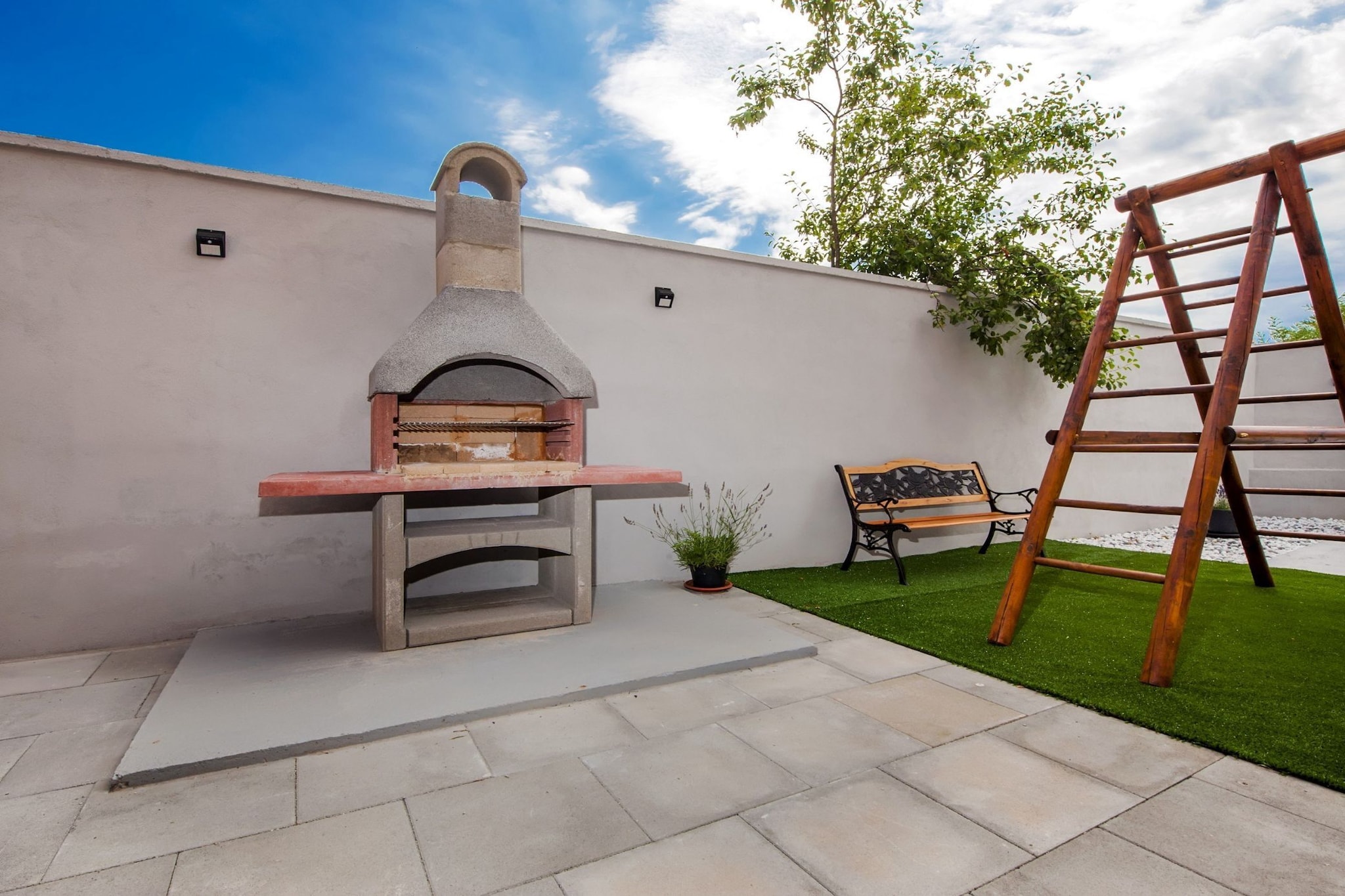 Idyllic Getaway Holiday Home with Pool - Three Bedroom Holiday Home with Pool-Außenbereich
