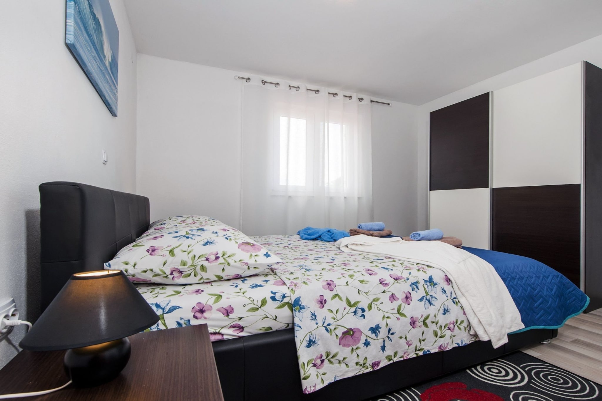 Idyllic Getaway Holiday Home with Pool - Three Bedroom Holiday Home with Pool-Schlafzimmer