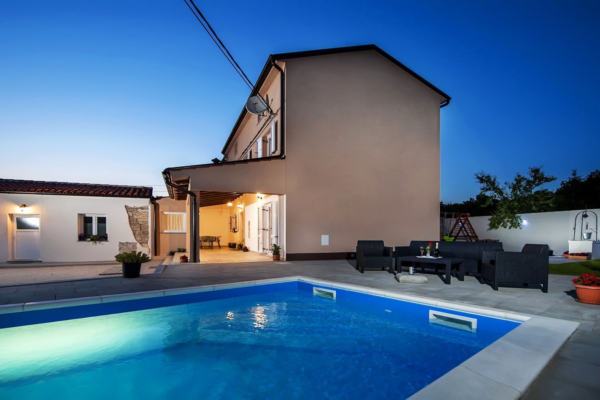 Idyllic Getaway Holiday Home with Pool - Three Bedroom Holiday Home with Pool-Schwimmbad