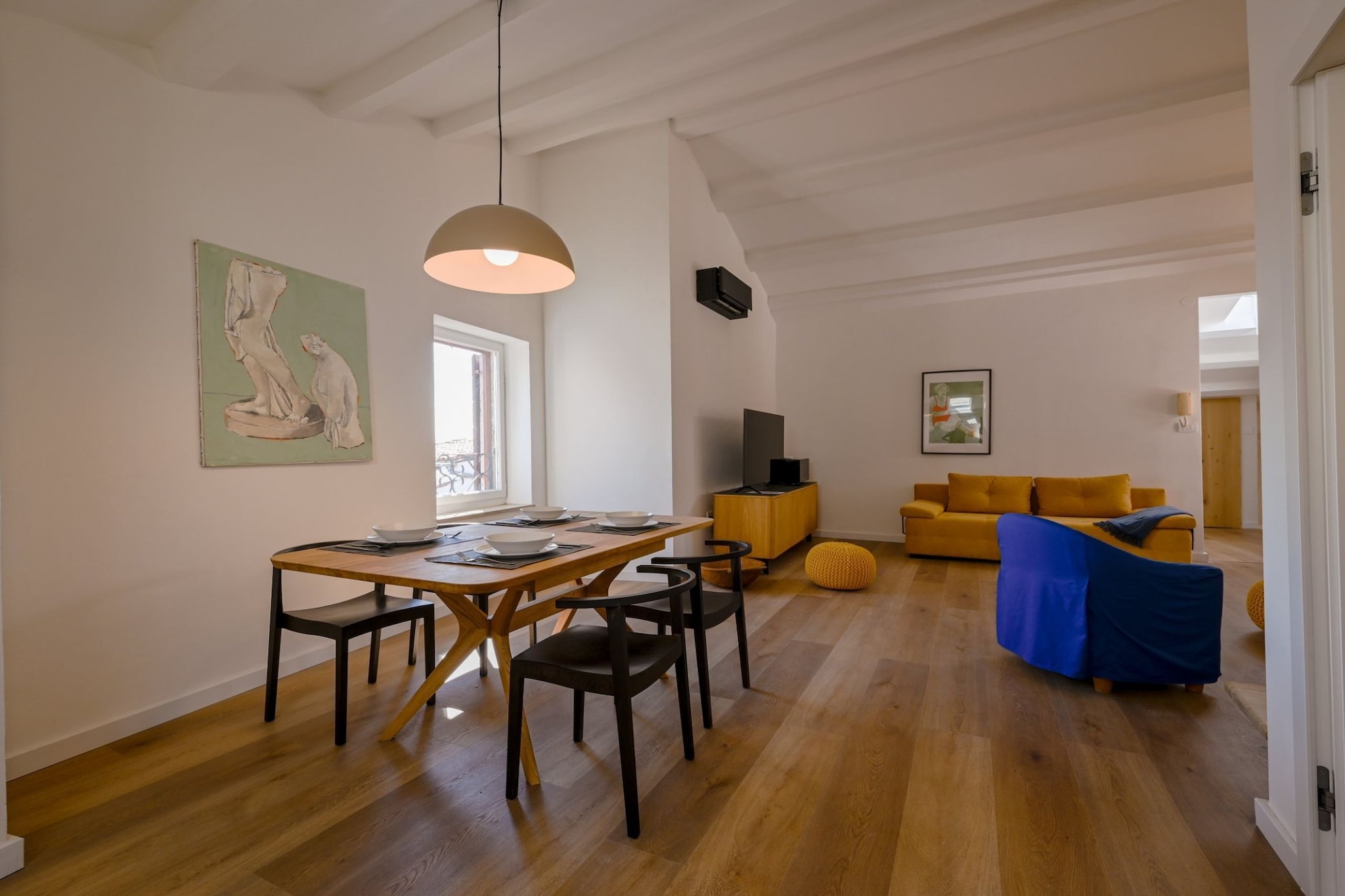 Radiant and Trendy Downtown Rovinj Apartment - One Bedroom Apartment-Dining room