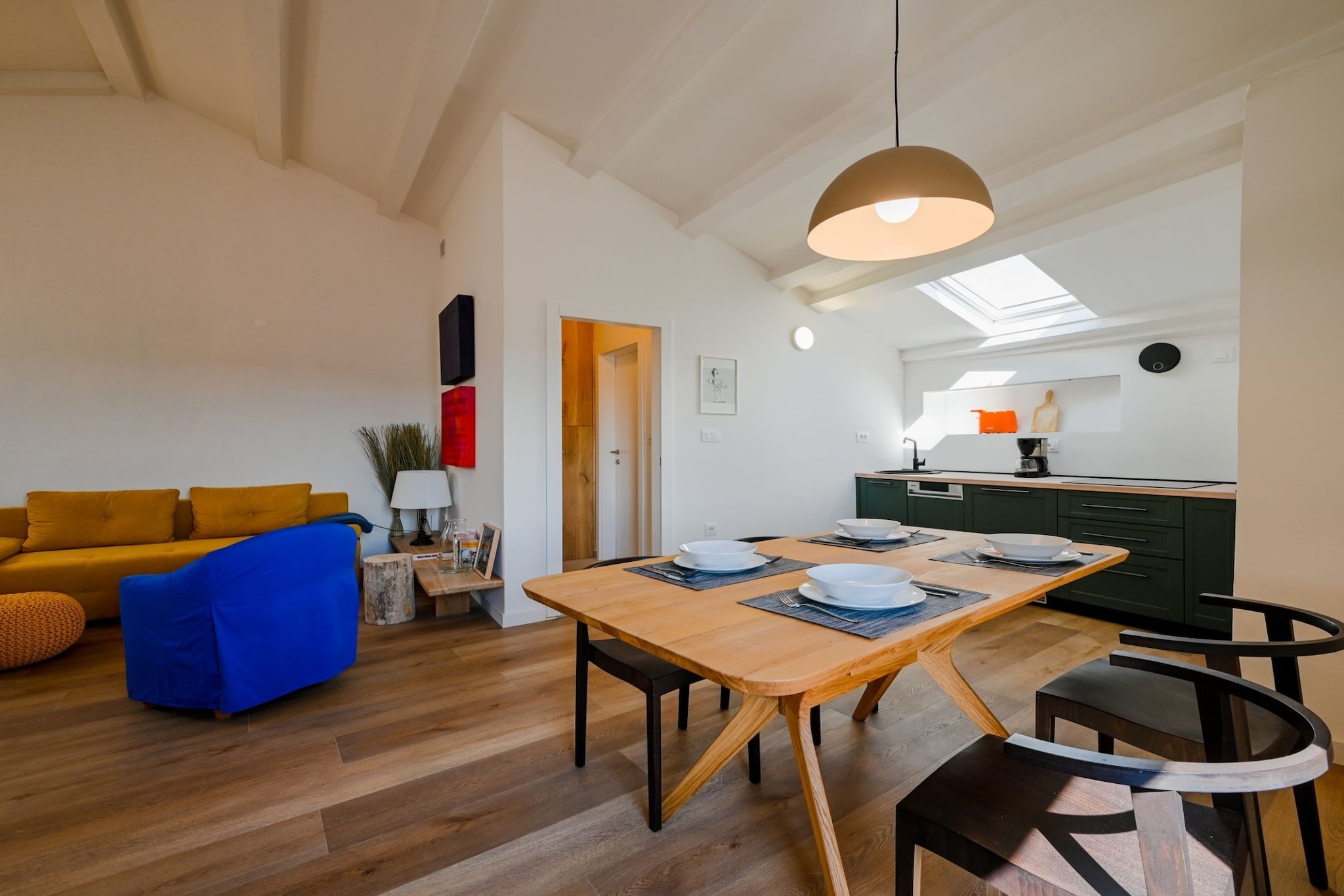 Radiant and Trendy Downtown Rovinj Apartment - One Bedroom Apartment-Dining room