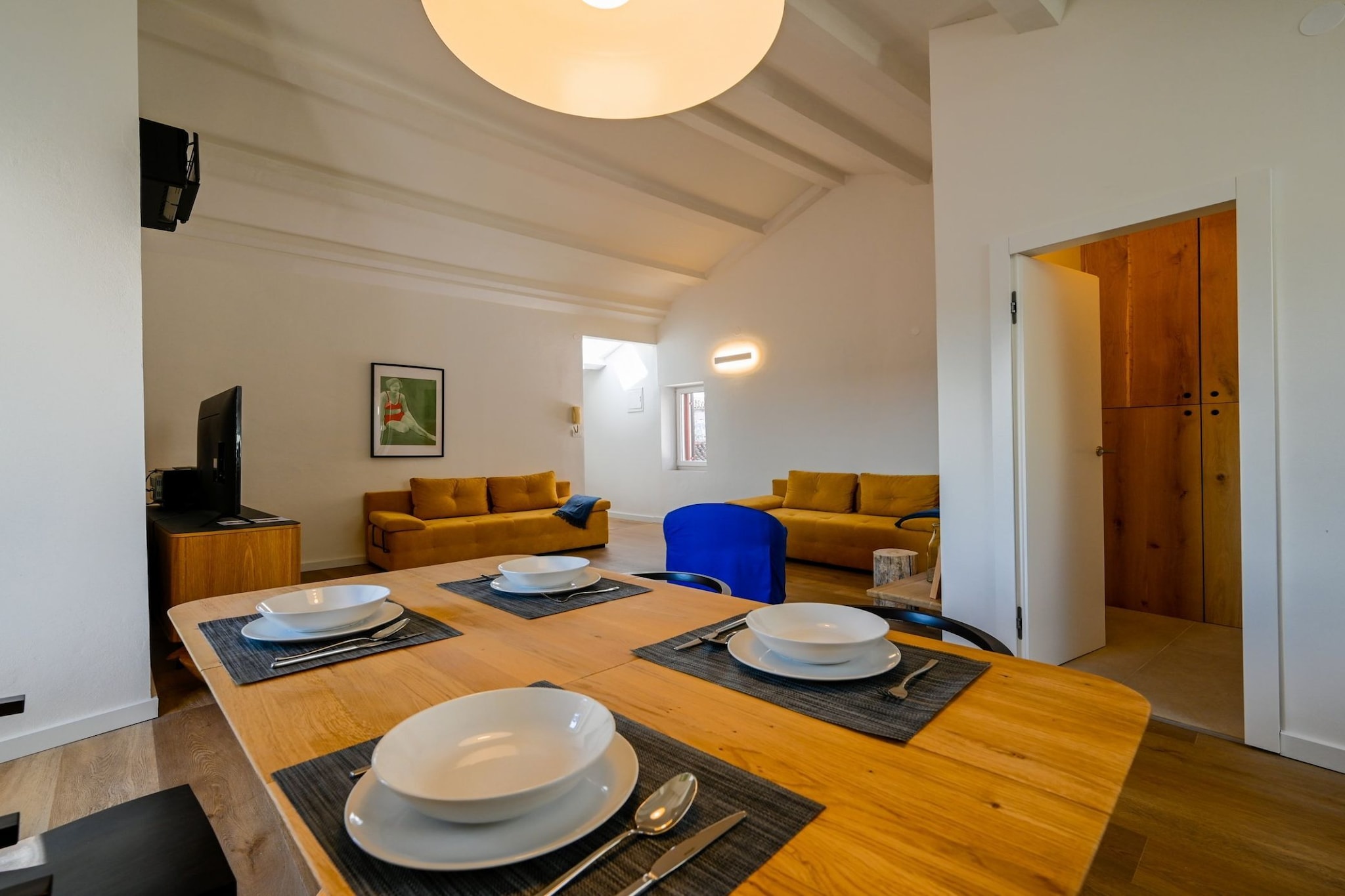 Radiant and Trendy Downtown Rovinj Apartment - One Bedroom Apartment-Dining room