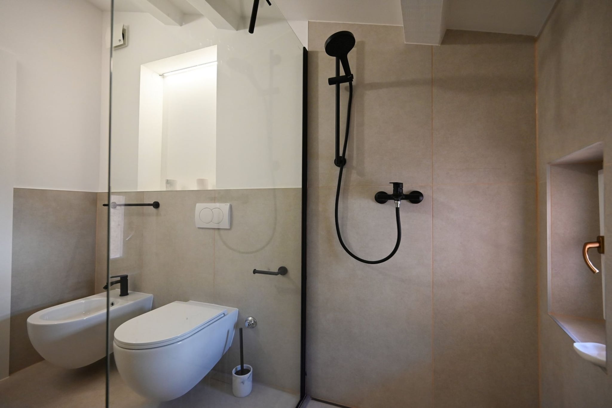 Radiant and Trendy Downtown Rovinj Apartment - One Bedroom Apartment-Bathroom