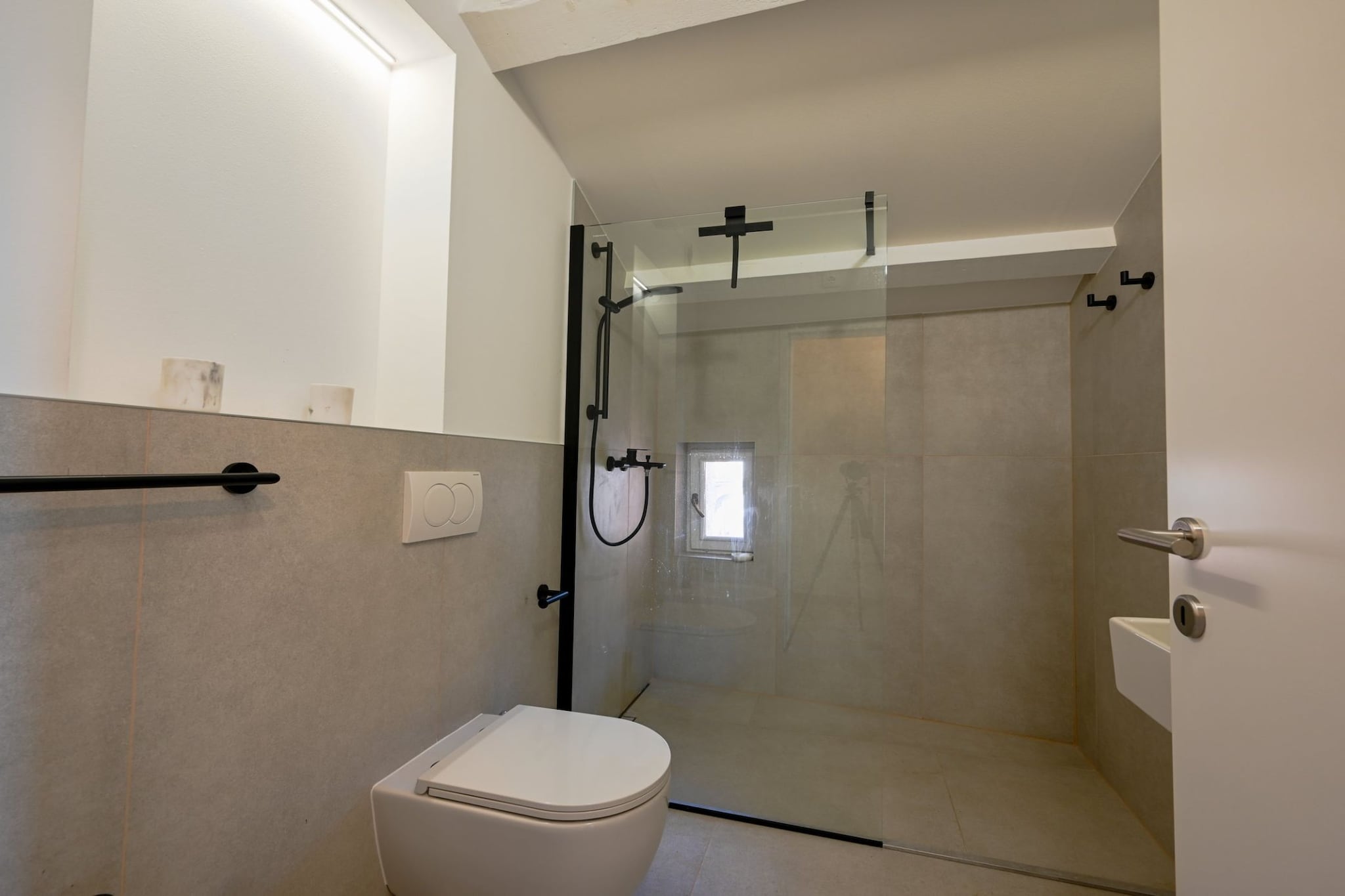 Radiant and Trendy Downtown Rovinj Apartment - One Bedroom Apartment-Bathroom