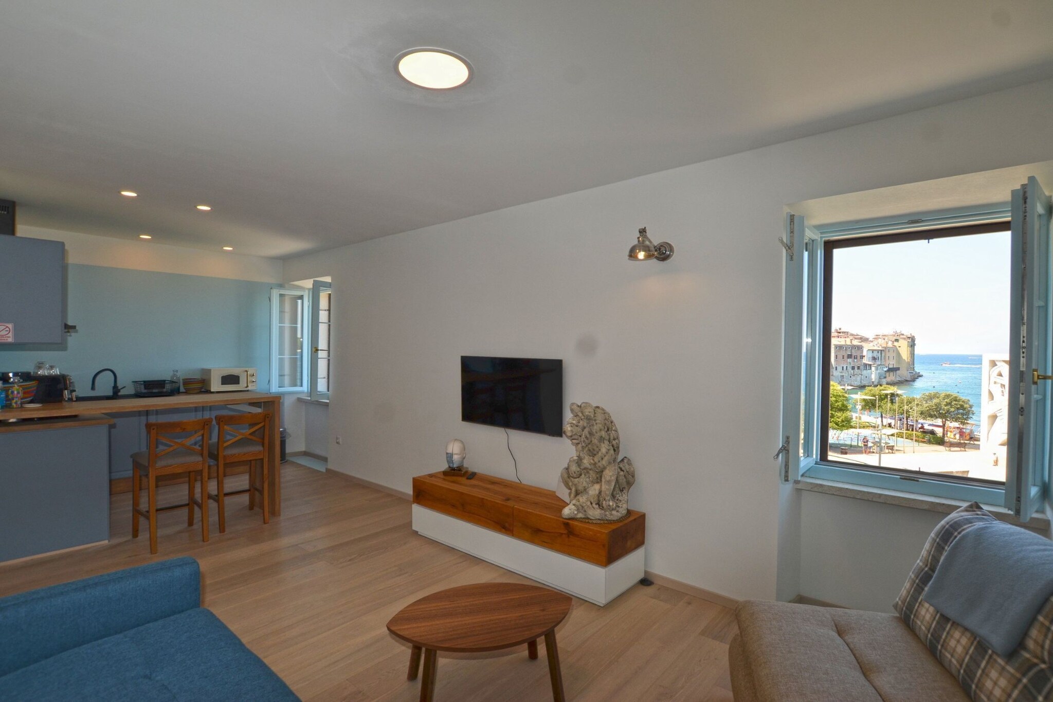Sunny Rovinj Apartment with Sea View - One Bedroom Apartment with Sea View-Living room