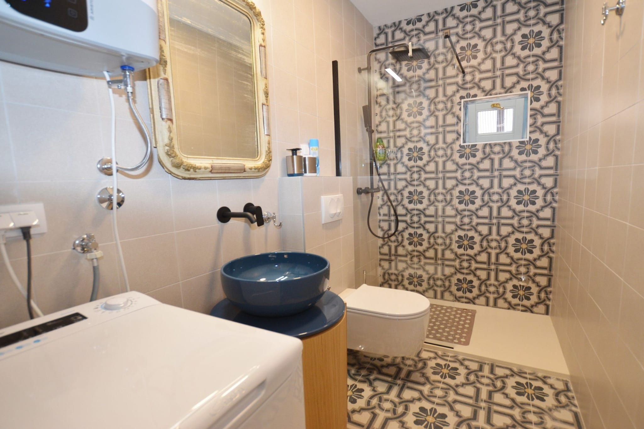 Sunny Rovinj Apartment with Sea View - One Bedroom Apartment with Sea View-Bathroom