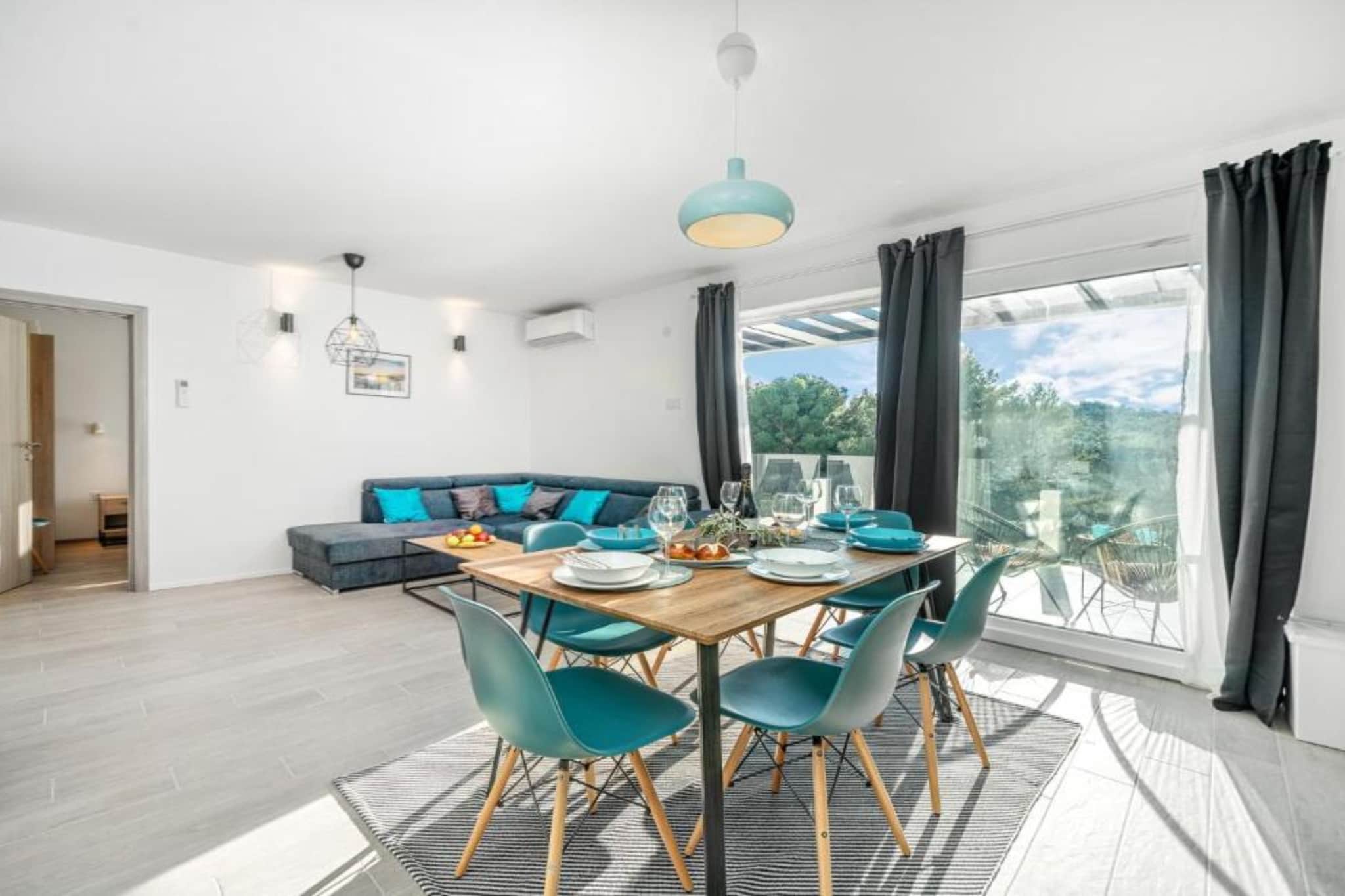Five Bedroom Villa-Salon