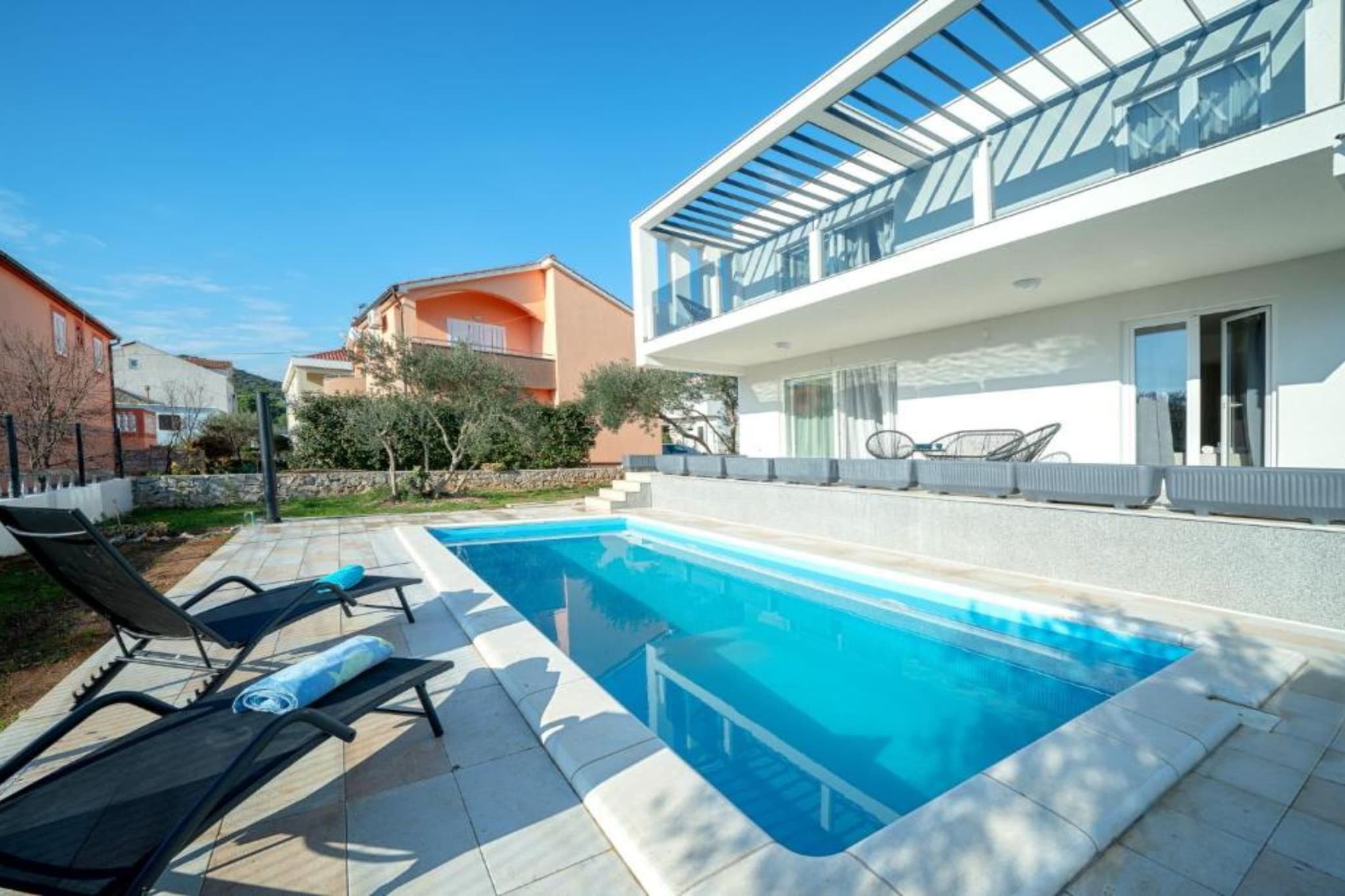 Five Bedroom Villa-Piscine