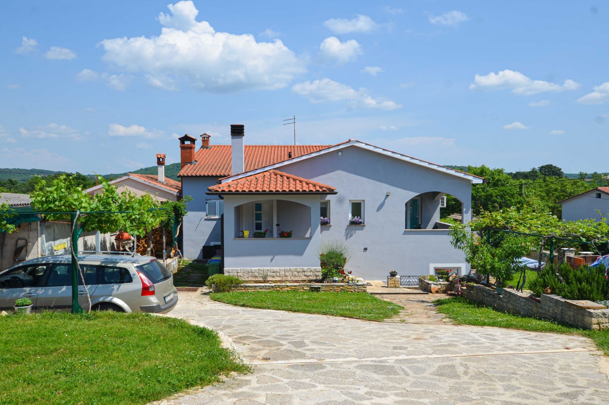 Radovani Peaceful and Serene Apartment with Terrace - Two Bedroom Apartment with Terrace-Buitenlucht