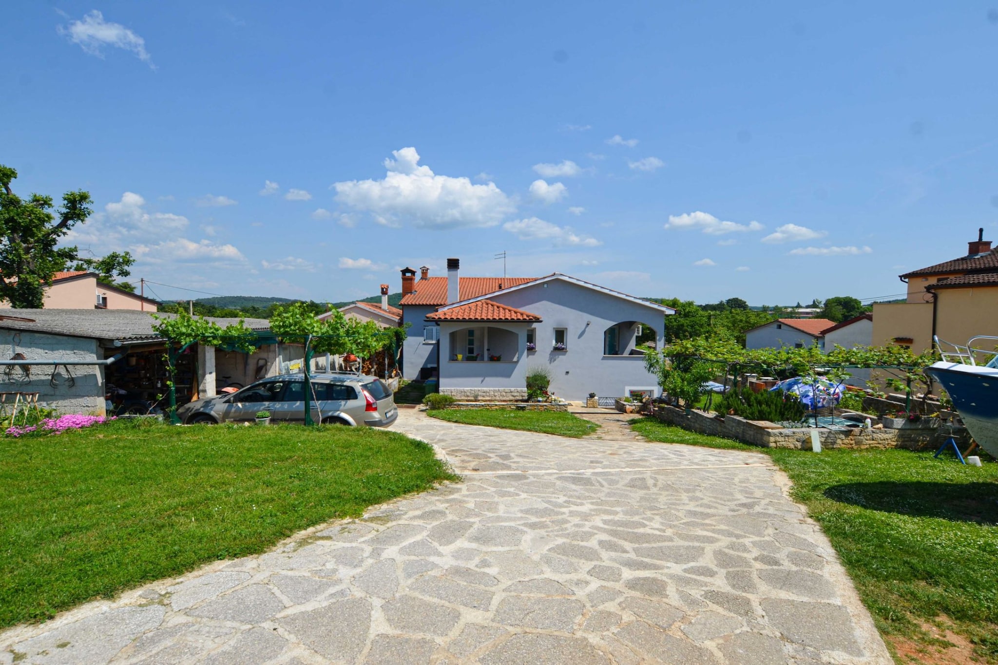 Radovani Peaceful and Serene Apartment with Terrace - Two Bedroom Apartment with Terrace-Buitenlucht