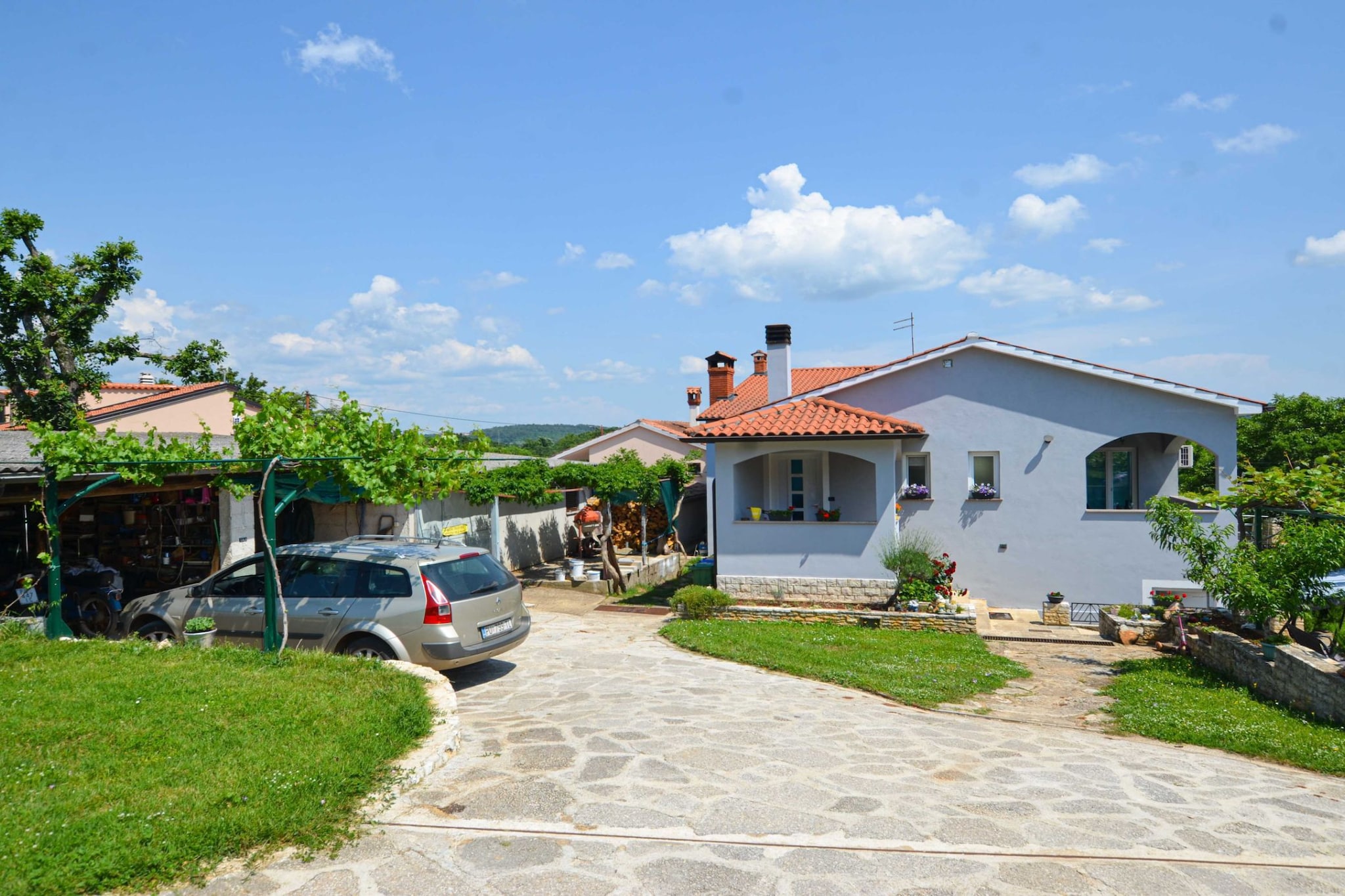 Radovani Peaceful and Serene Apartment with Terrace - Two Bedroom Apartment with Terrace-Buitenlucht