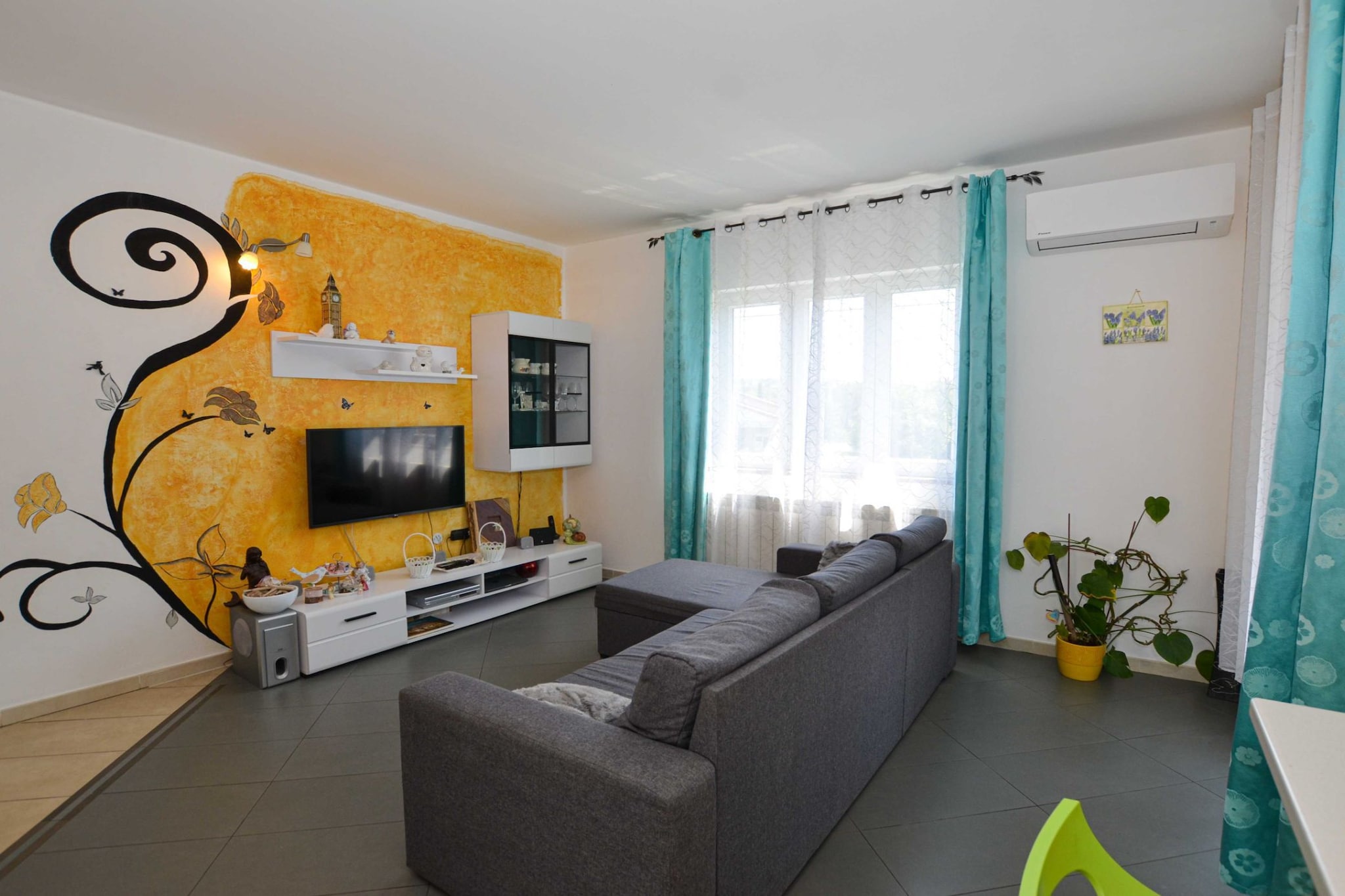 Radovani Peaceful and Serene Apartment with Terrace - Two Bedroom Apartment with Terrace-Woonkamer