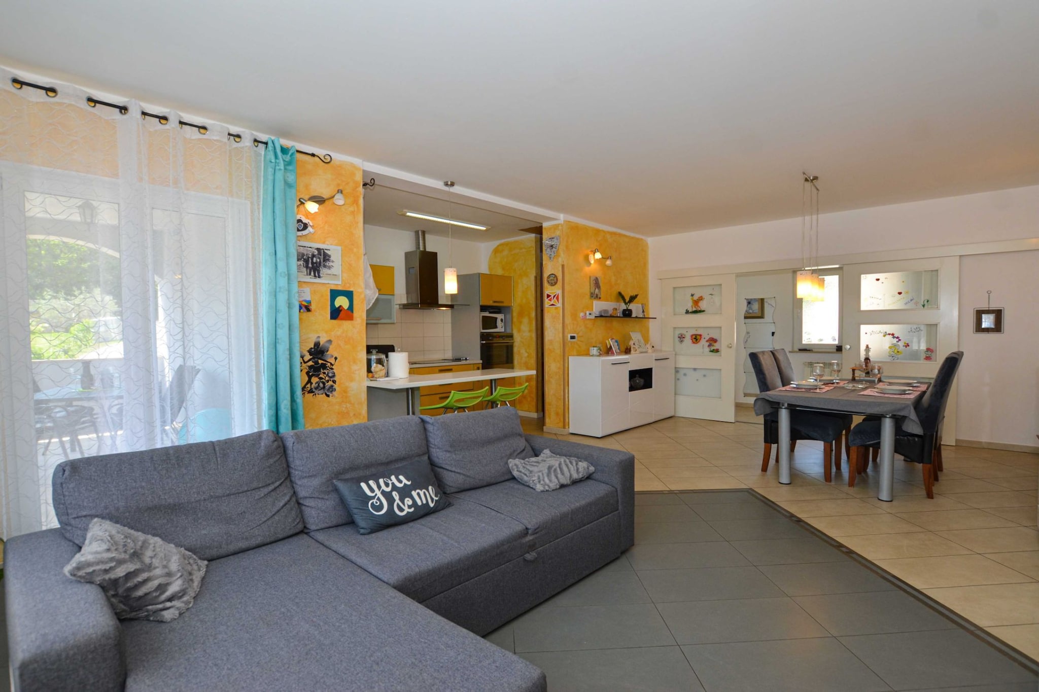 Radovani Peaceful and Serene Apartment with Terrace - Two Bedroom Apartment with Terrace-Woonkamer