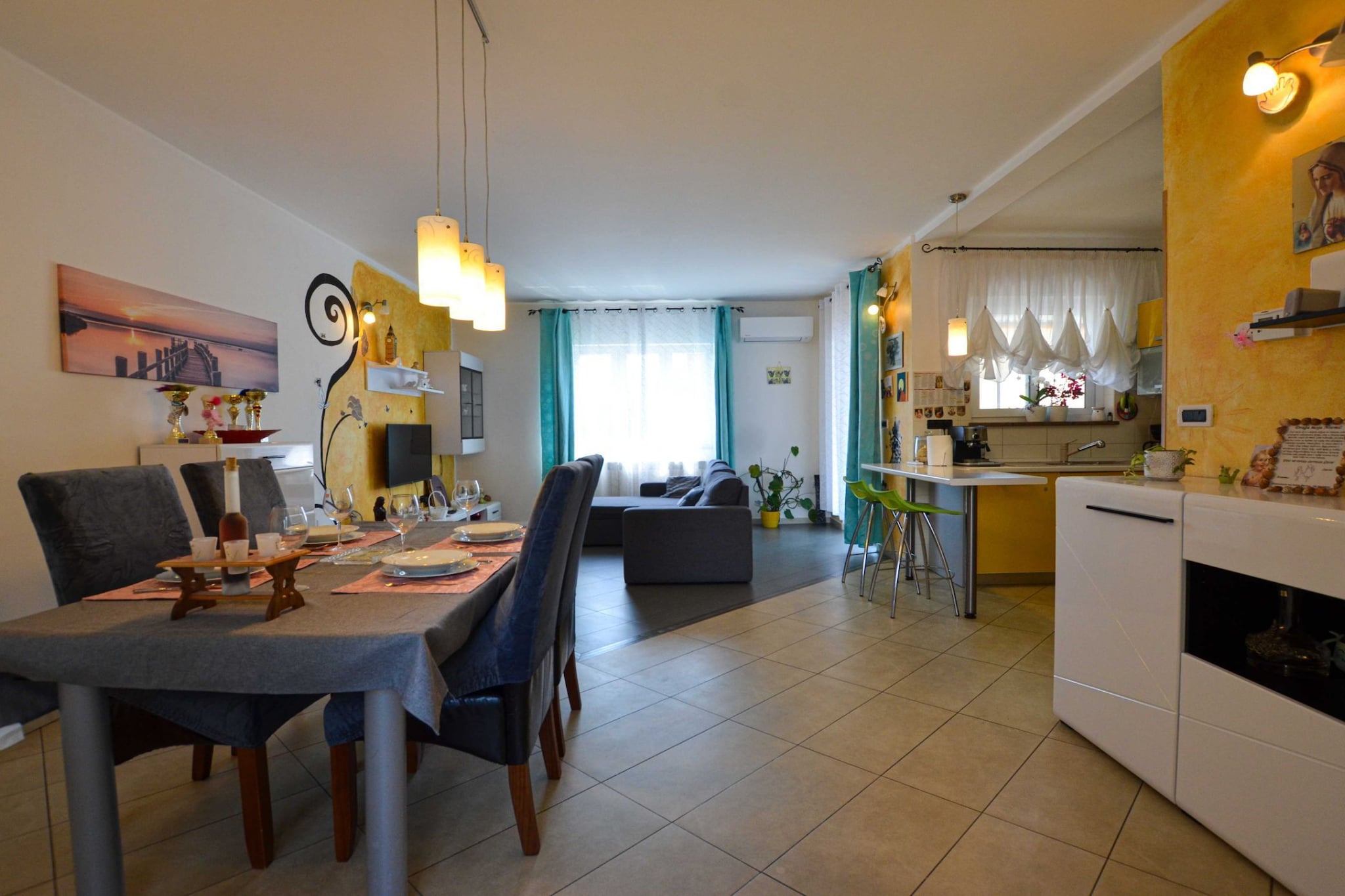 Radovani Peaceful and Serene Apartment with Terrace - Two Bedroom Apartment with Terrace-Eetkamer
