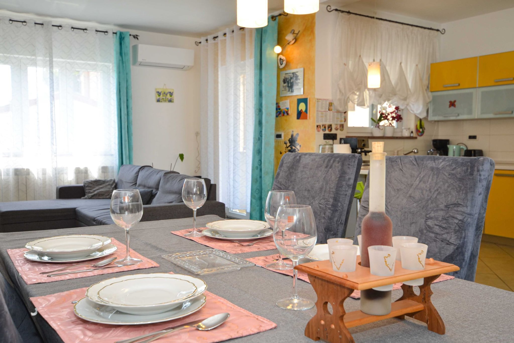 Radovani Peaceful and Serene Apartment with Terrace - Two Bedroom Apartment with Terrace-Eetkamer