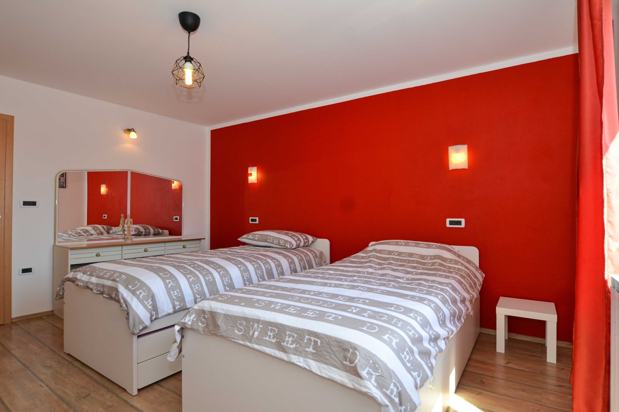 Radovani Peaceful and Serene Apartment with Terrace - Two Bedroom Apartment with Terrace-Slaapkamer