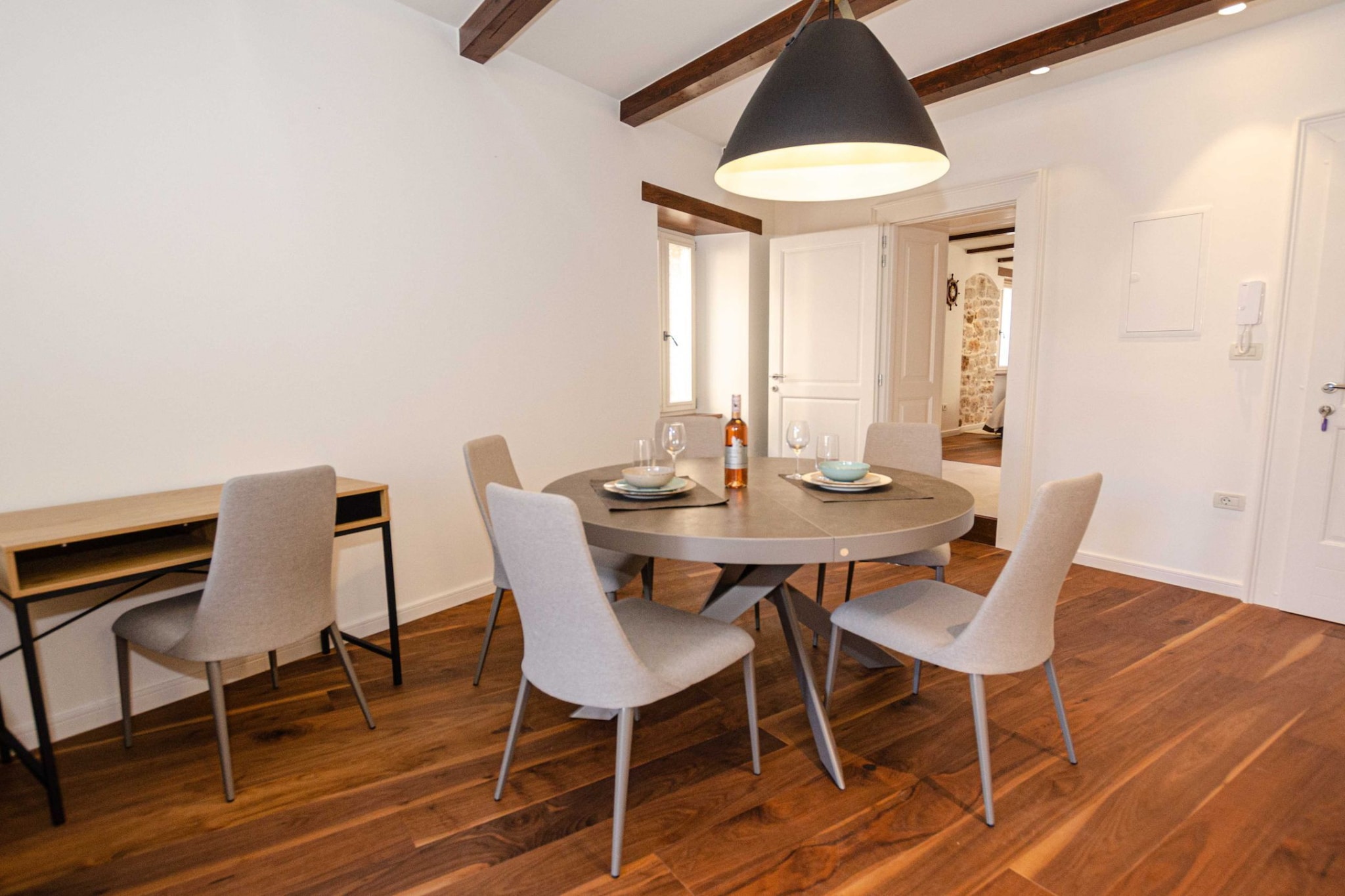 Luxury and Timeless Haven Apartment Rovinj - Two Bedroom Apartment with Balcony-Esszimmer