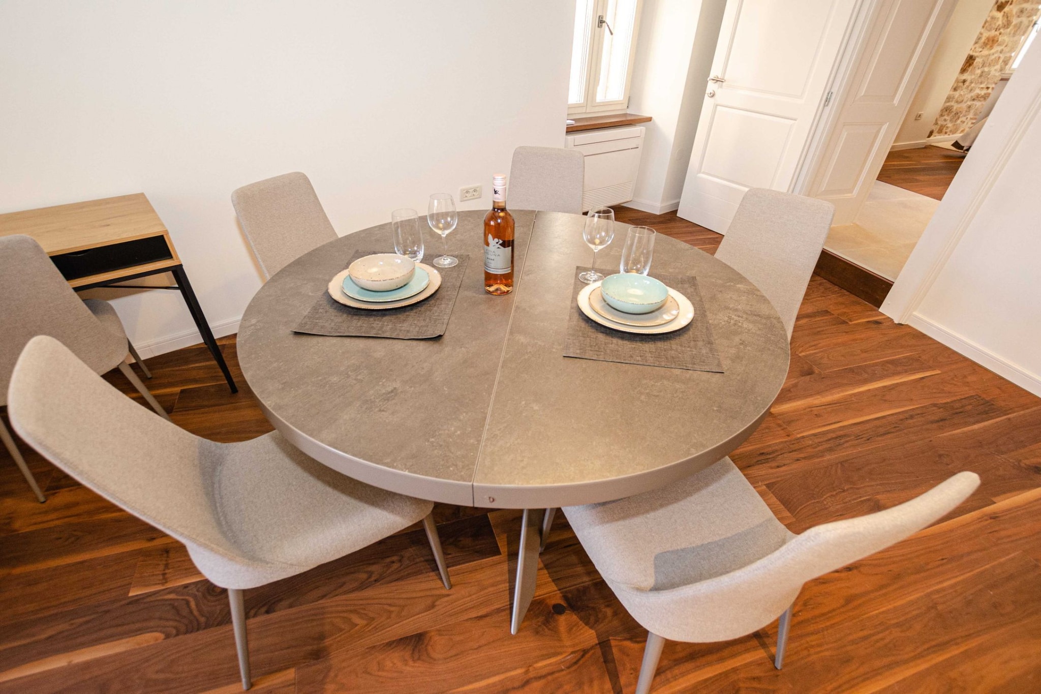 Luxury and Timeless Haven Apartment Rovinj - Two Bedroom Apartment with Balcony-Esszimmer