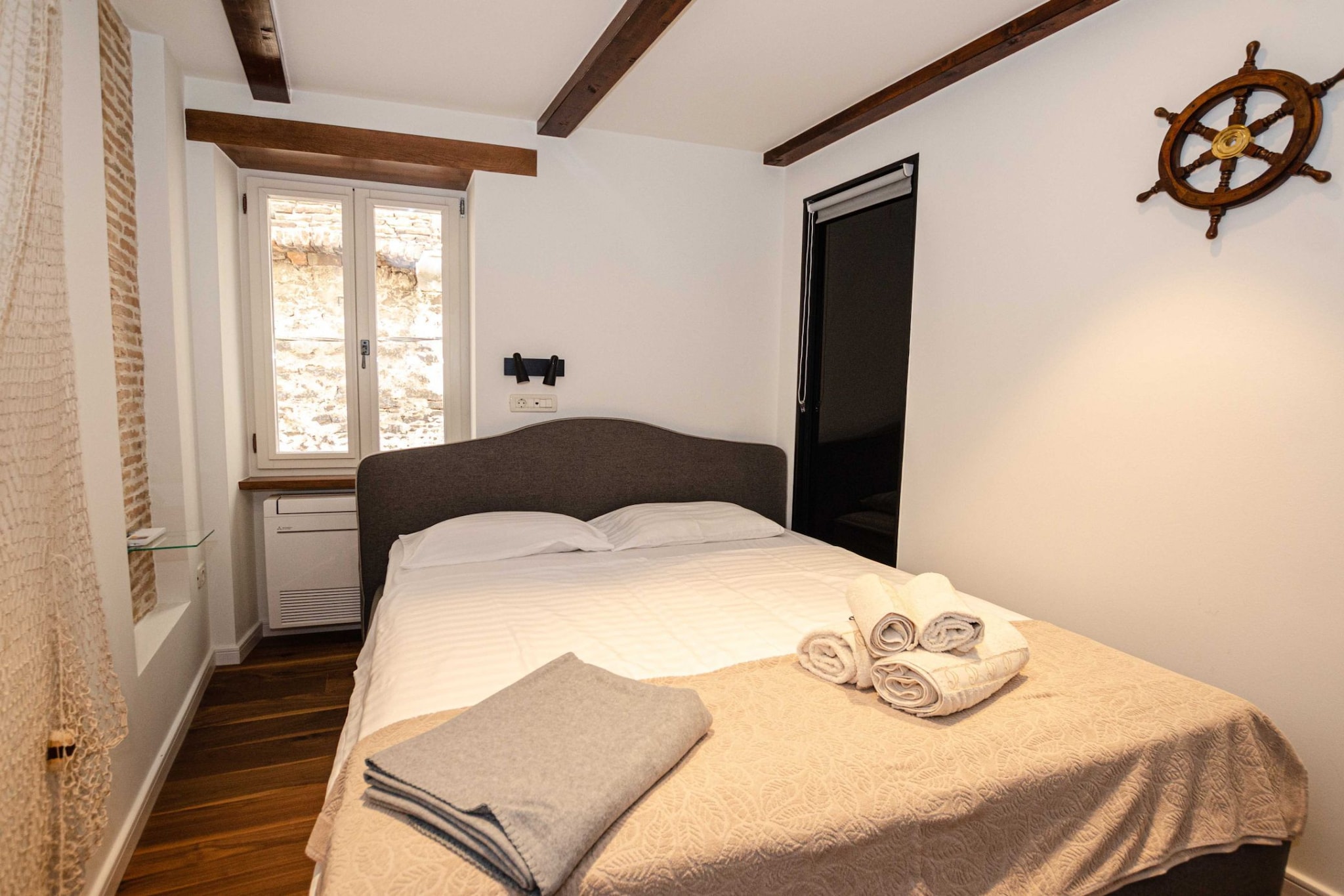 Luxury and Timeless Haven Apartment Rovinj - Two Bedroom Apartment with Balcony-Schlafzimmer