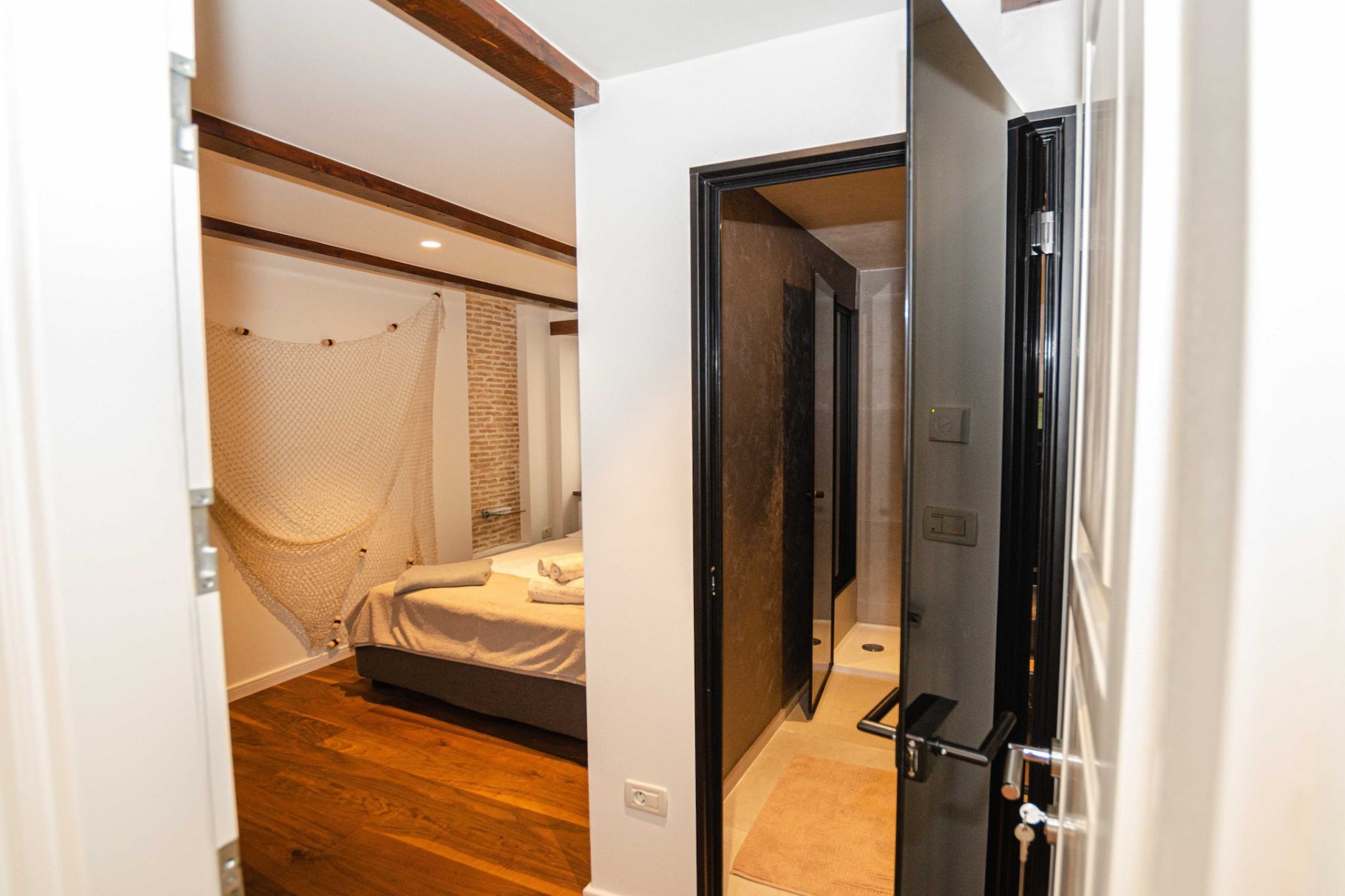 Luxury and Timeless Haven Apartment Rovinj - Two Bedroom Apartment with Balcony-Schlafzimmer