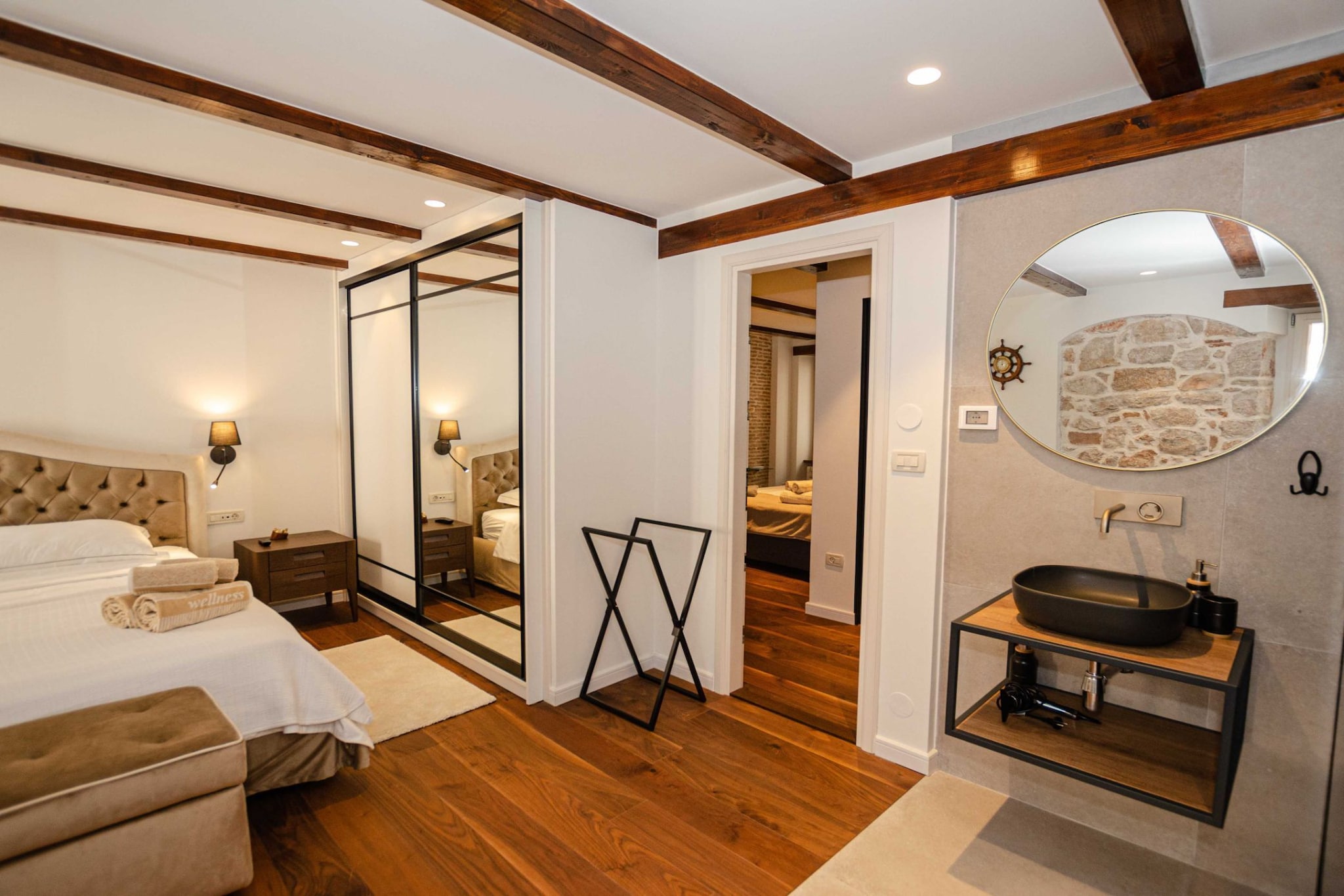 Luxury and Timeless Haven Apartment Rovinj - Two Bedroom Apartment with Balcony-Schlafzimmer