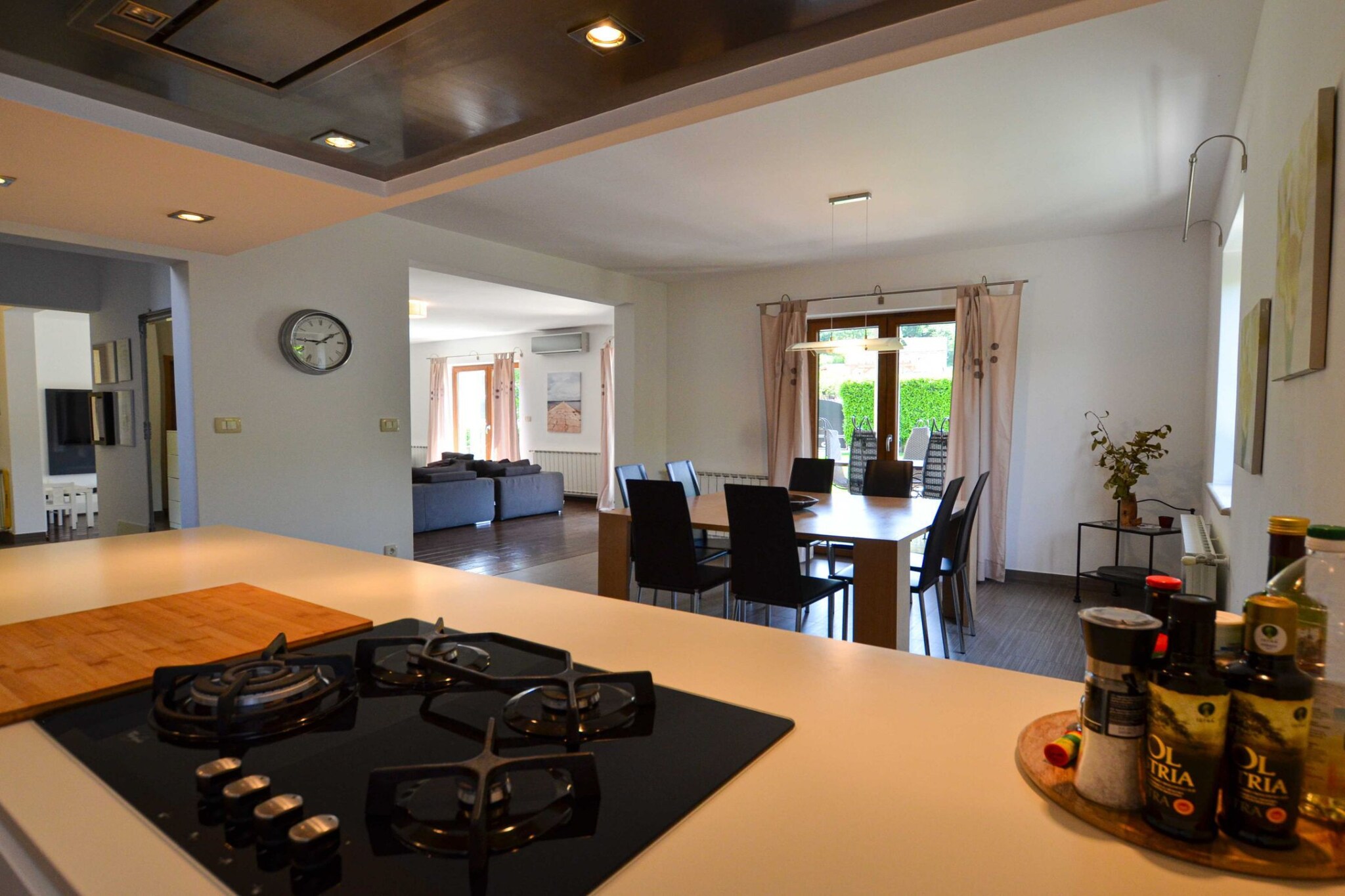 Sophisticated and Chic Villa with Pool - Four Bedroom Villa with Pool-Cuisine