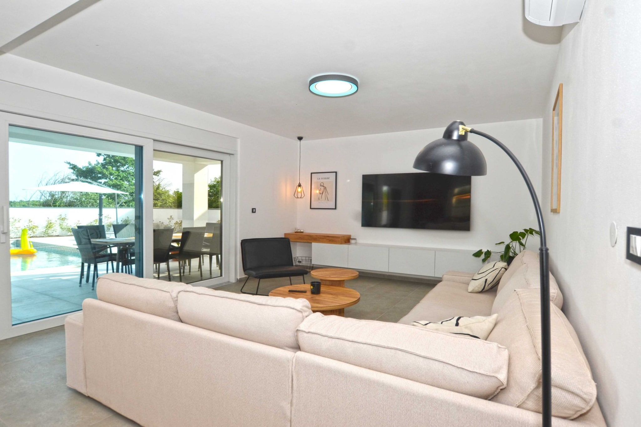 Refined and Inviting Villa in Kanfanar - Four Bedroom Villa with Pool-Wohnzimmer