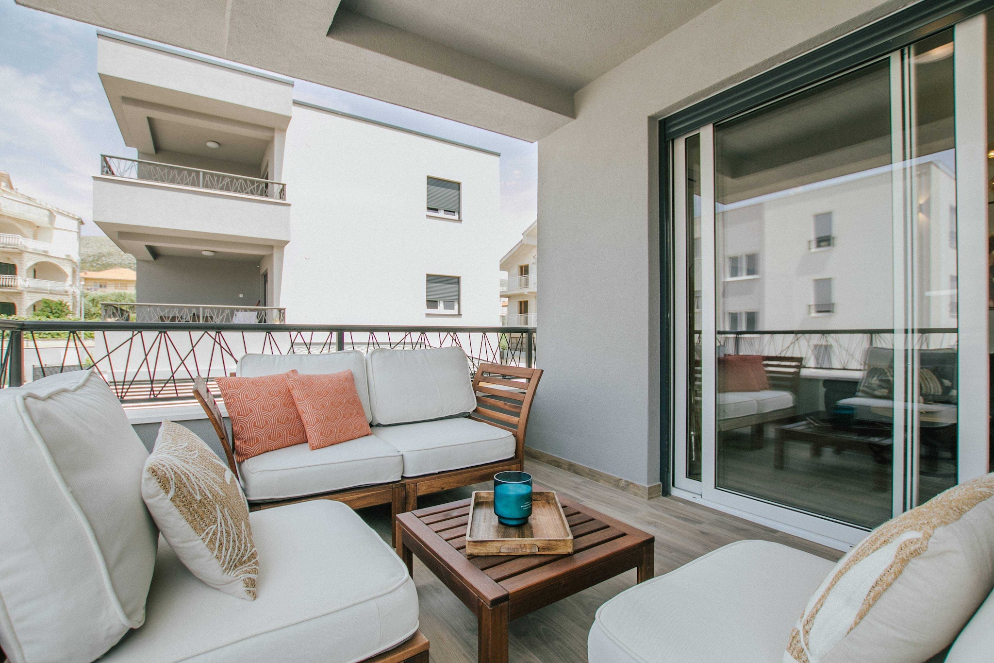 Spacious Luxury Trogir Apartments - Classic Two Bedroom Apartment (Coral)-Terrassenbalkon