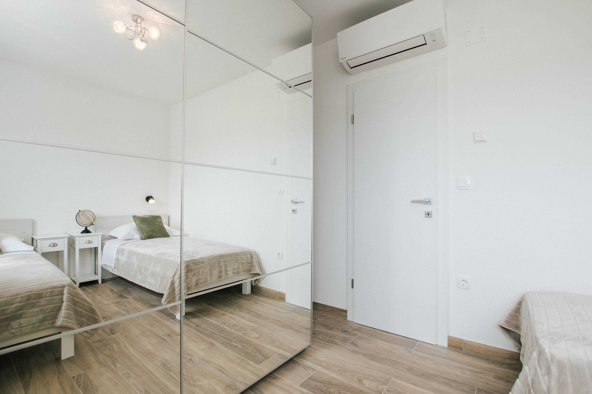 Spacious Luxury Trogir Apartments - Classic Two Bedroom Apartment (Coral)-Schlafzimmer