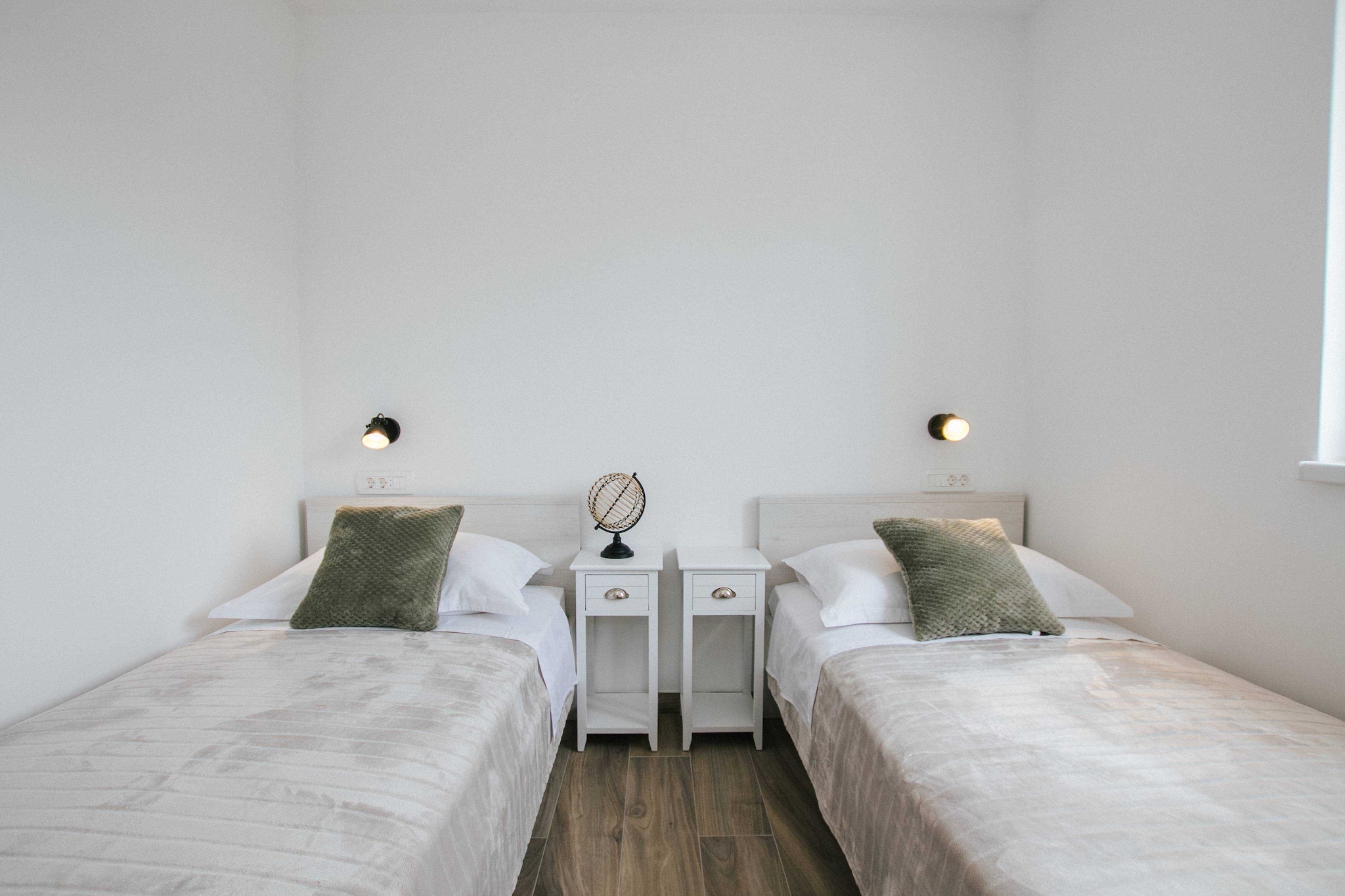 Spacious Luxury Trogir Apartments - Classic Two Bedroom Apartment (Coral)-Schlafzimmer