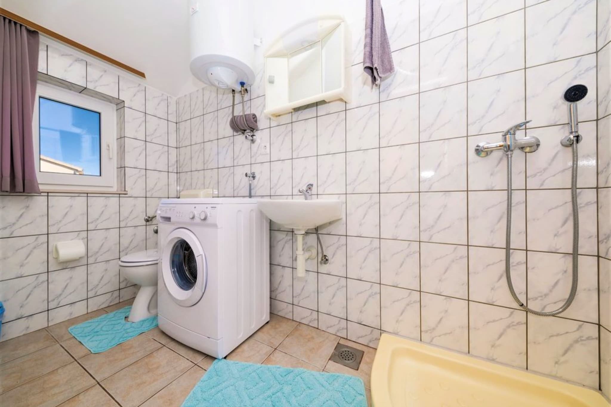 Trogir Comfortable Apartment with Terrace - Two Bedroom Apartment with Terrace-Bathroom