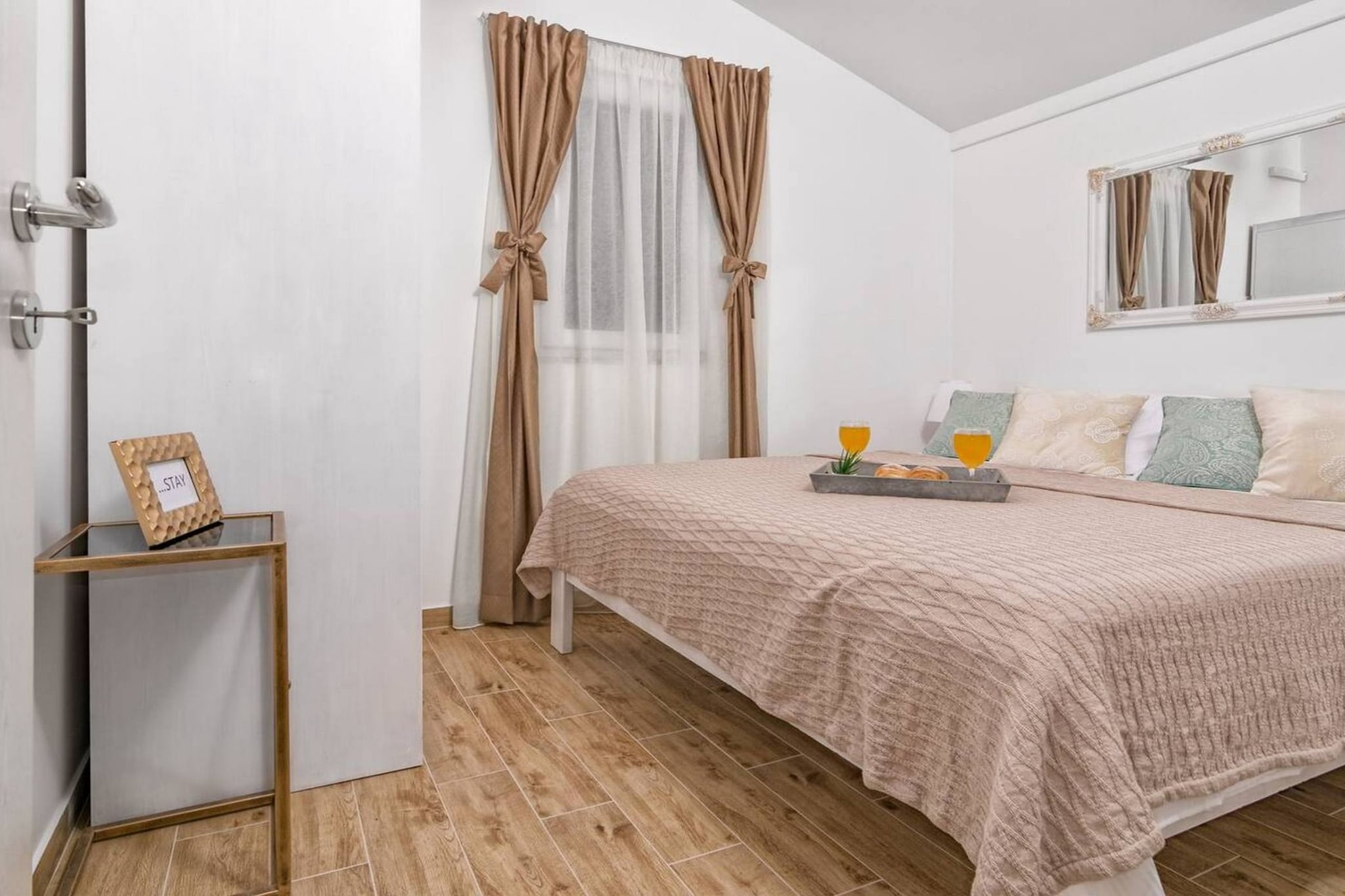 Hidden Gem Holiday Home with Pool in Kastel Stafilic - Two Bedroom Holiday Home with Pool-Chambre
