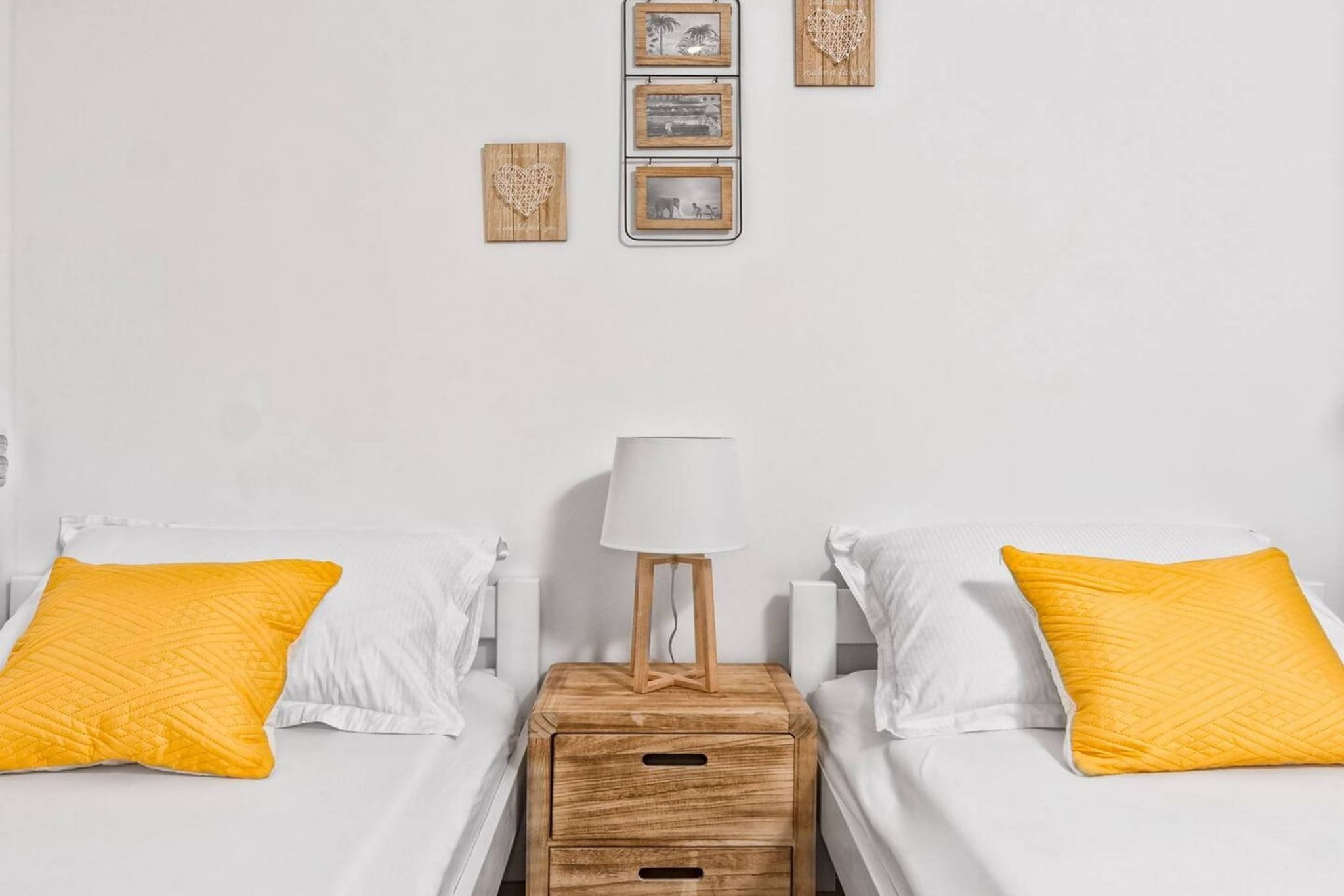 Hidden Gem Holiday Home with Pool in Kastel Stafilic - Two Bedroom Holiday Home with Pool-Chambre