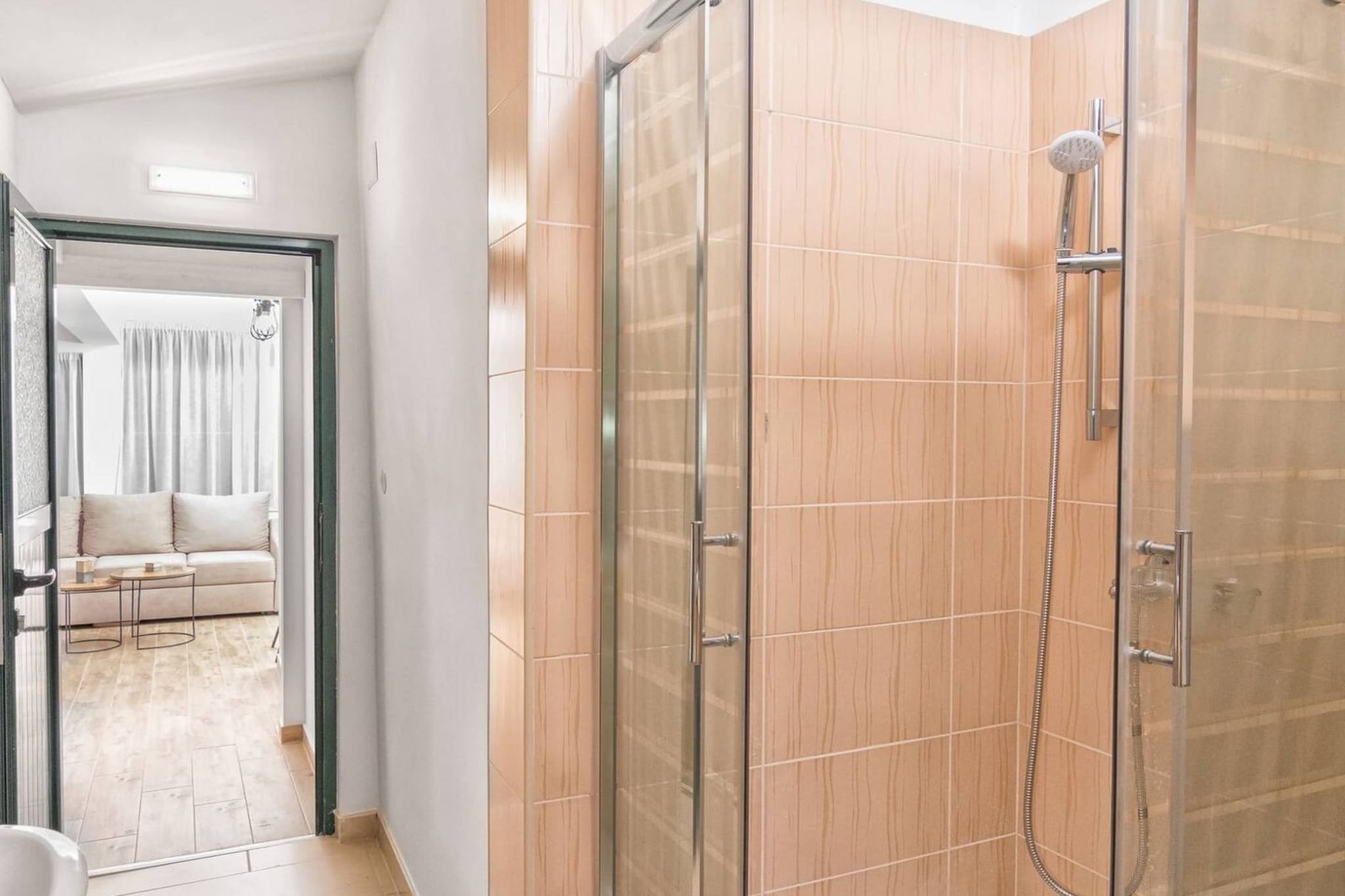 Hidden Gem Holiday Home with Pool in Kastel Stafilic - Two Bedroom Holiday Home with Pool-Salle de bain
