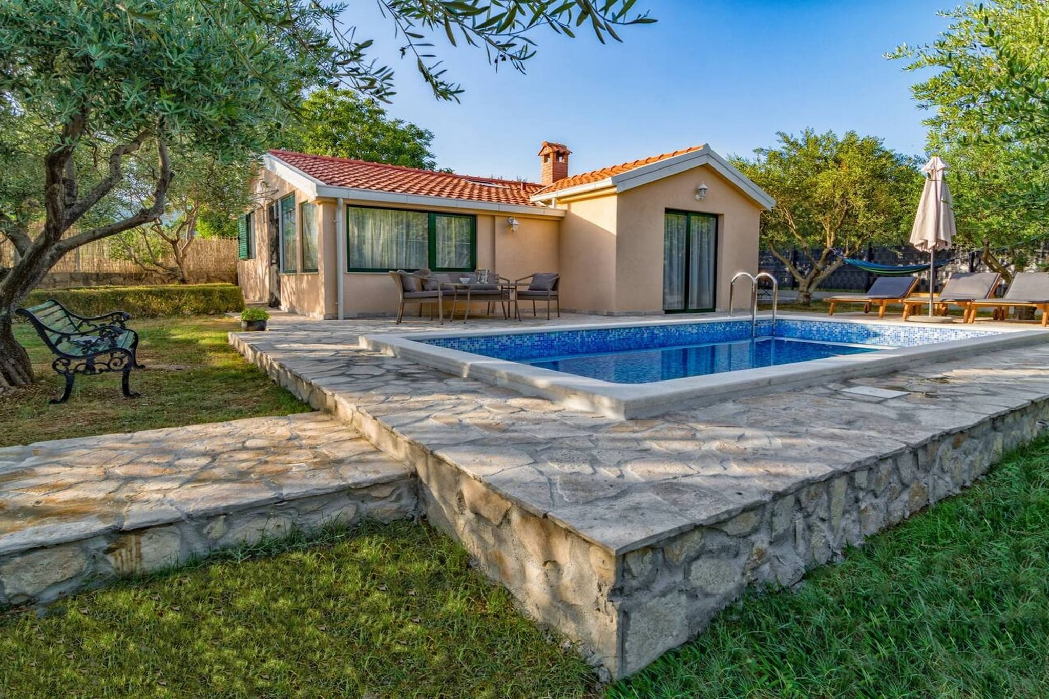 Hidden Gem Holiday Home with Pool in Kastel Stafilic - Two Bedroom Holiday Home with Pool-Piscine
