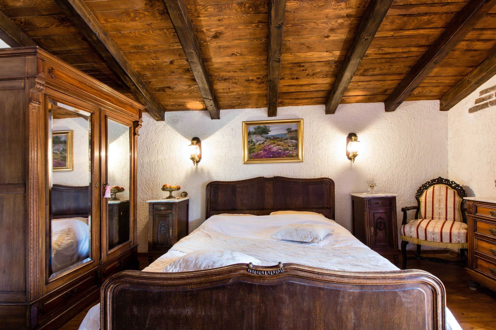 Authentic Dalmatian Hillside Escape with Pool, Sauna & BBQ - Seven Bedroom Holiday Home-Chambre
